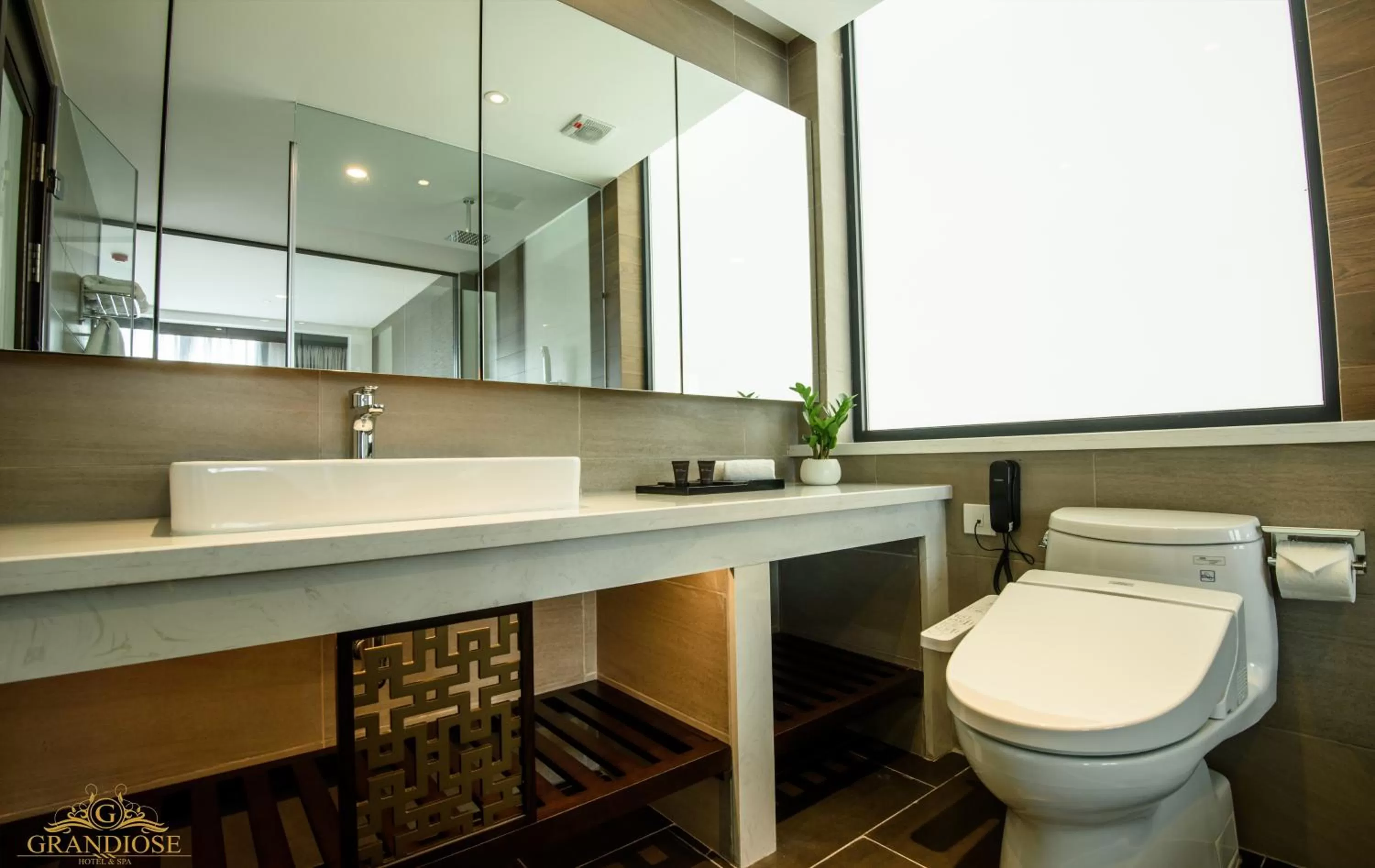 Shower in Grandiose Hotel & Spa