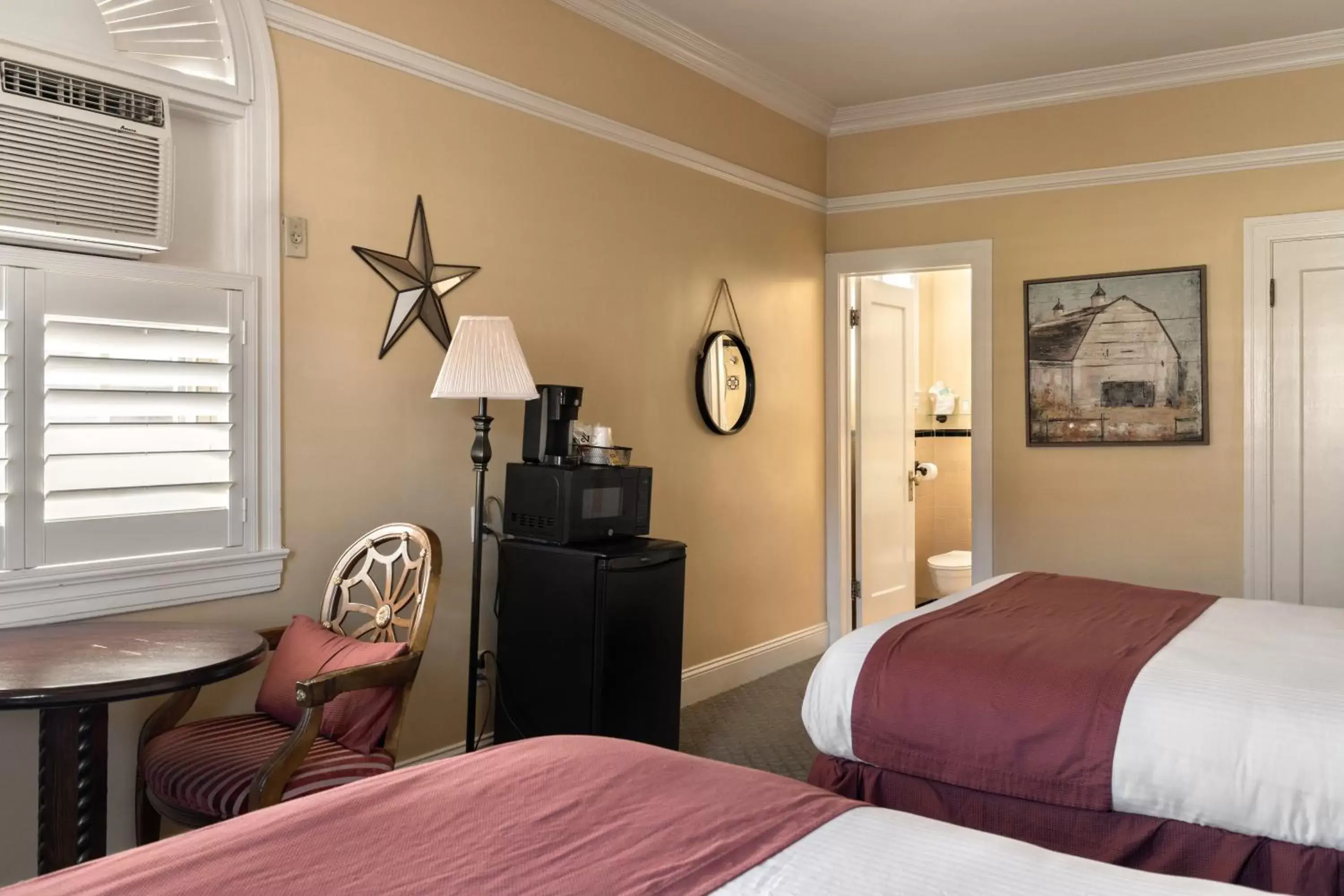 Bedroom, Bed in Historic Sonora Inn