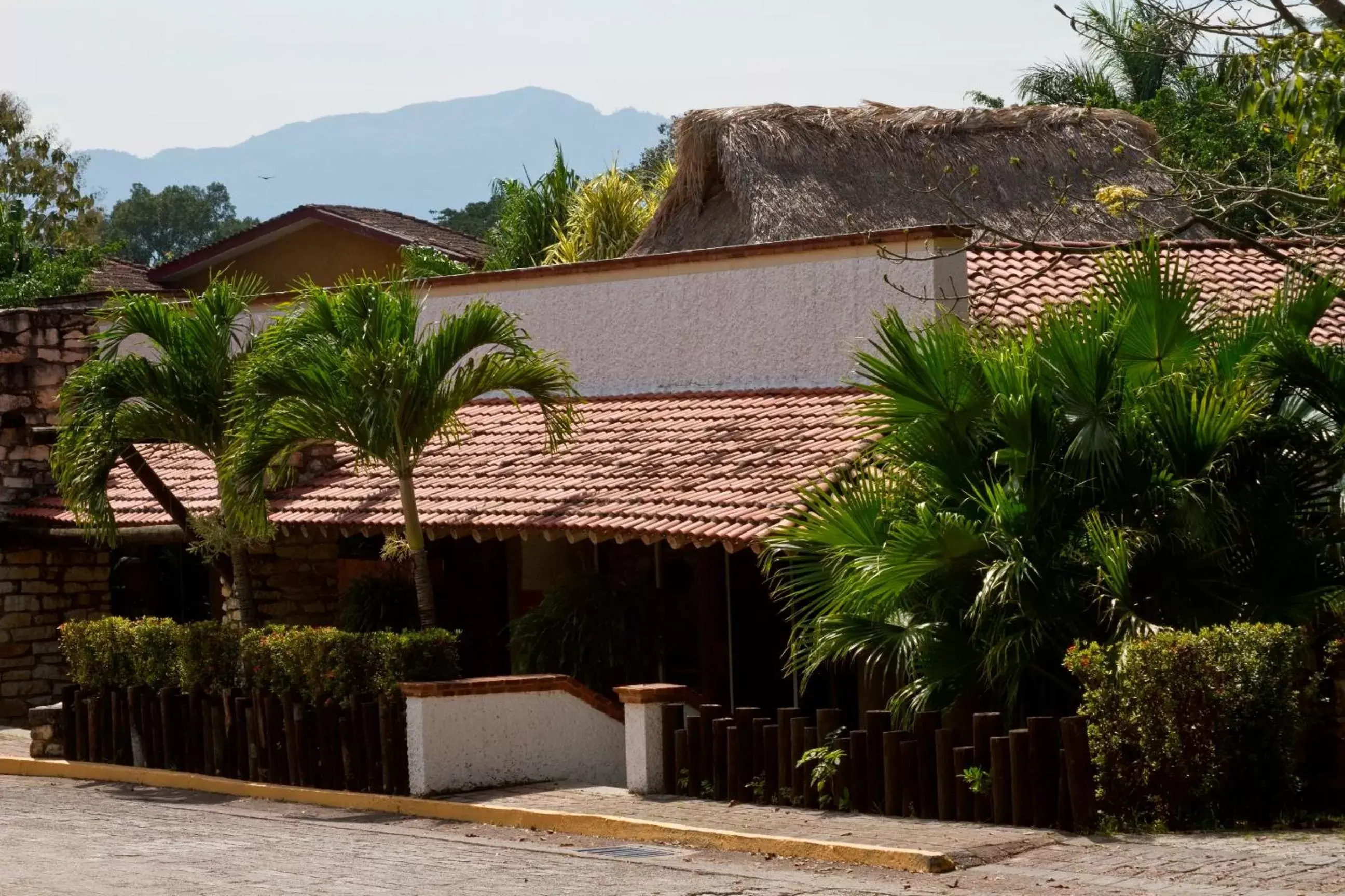 Facade/entrance, Property Building in Hotel Ciudad Real Palenque