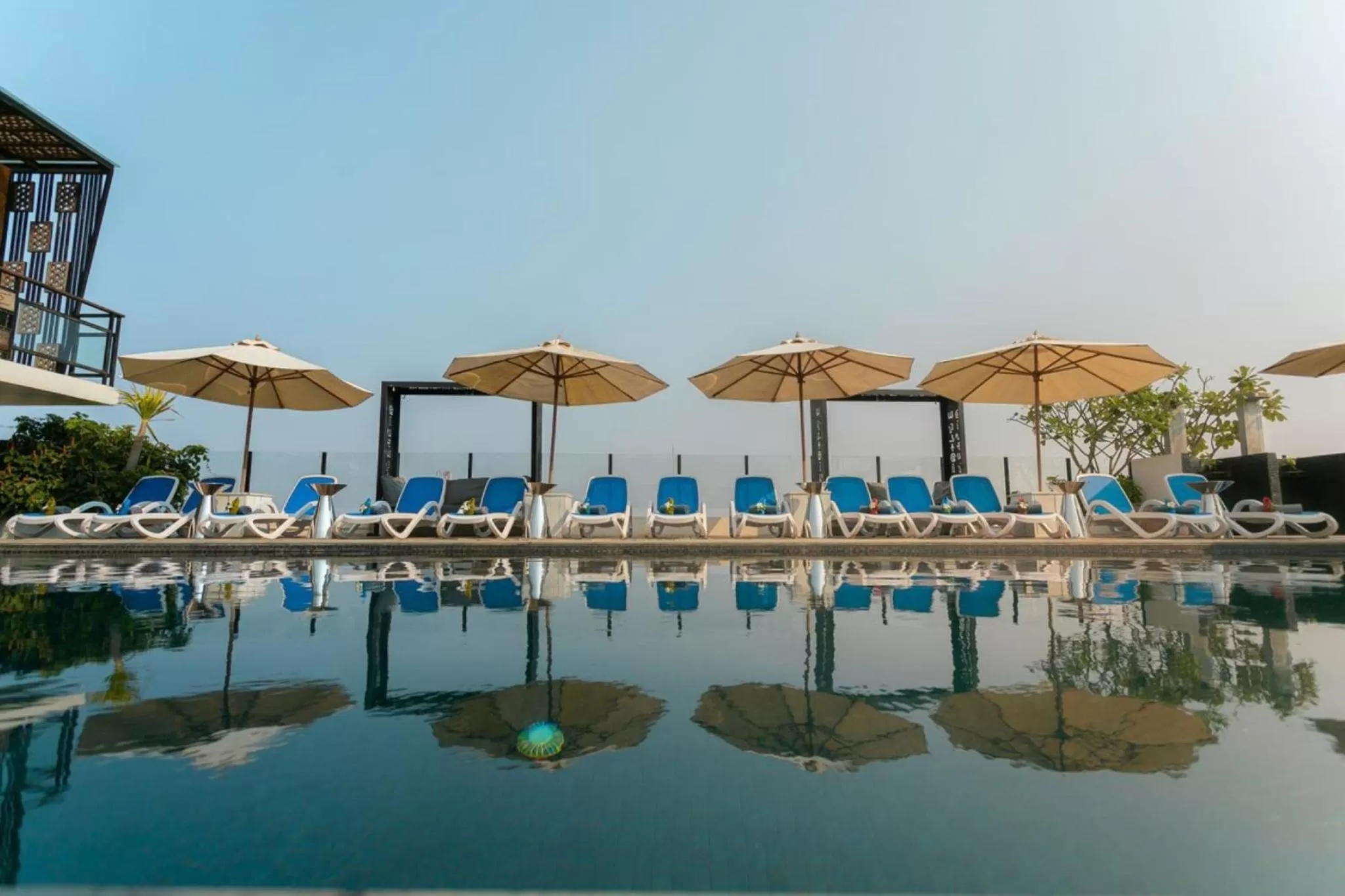 Swimming pool in HARI Residence & Spa