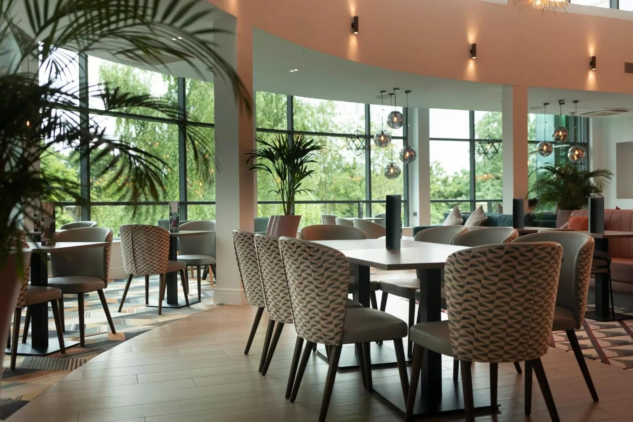 Lounge or bar in Crowne Plaza Birmingham NEC by IHG