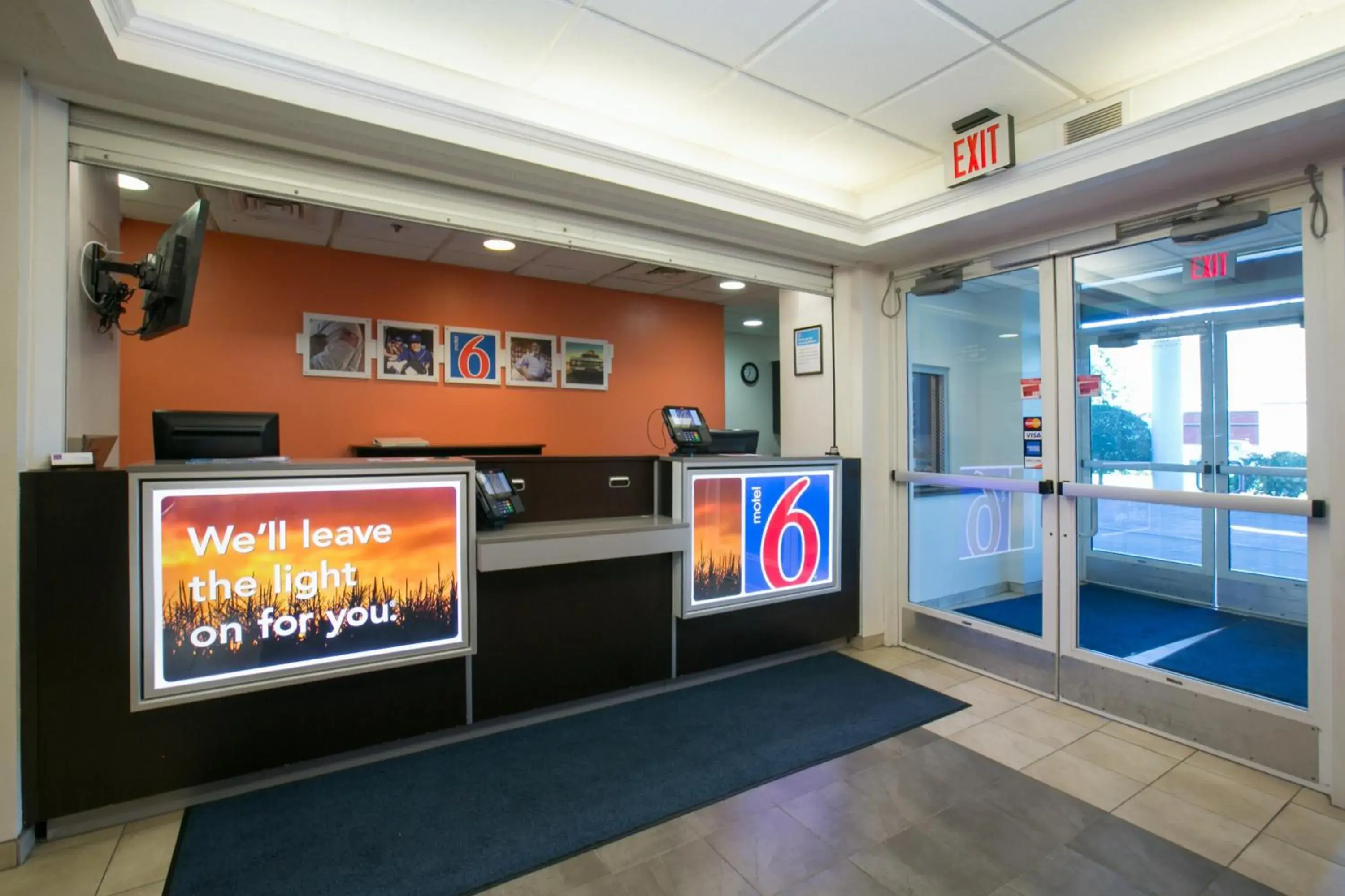 Lobby or reception in Motel 6-Brooklyn Center, MN - Minneapolis Lobby or reception in Motel 6-Brooklyn Center, MN - Minneapolis