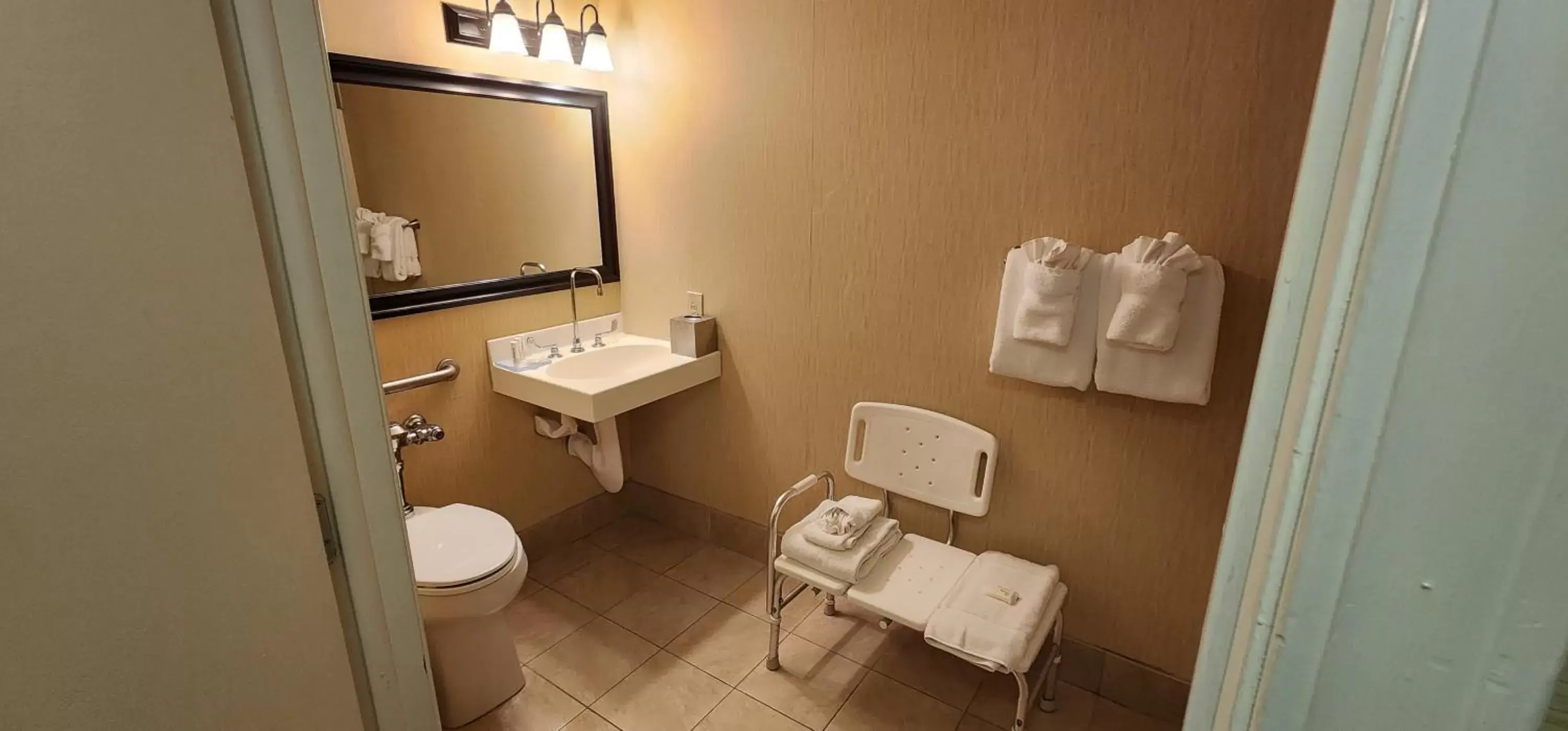Toilet, Bathroom in Penn Harris Hotel Harrisburg, Trademark by Wyndham