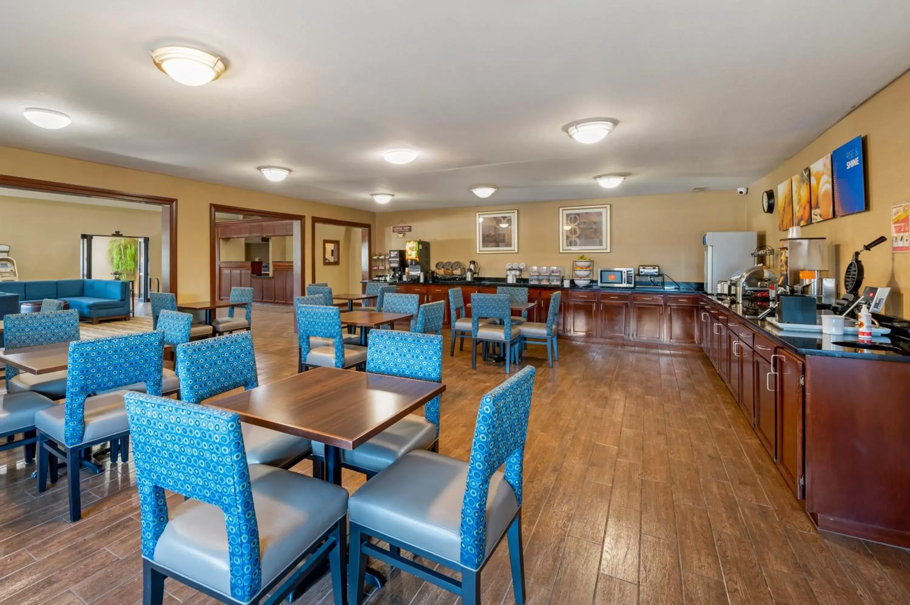 Breakfast, Restaurant/Places to Eat in Comfort Inn & Suites Cincinnati Eastgate