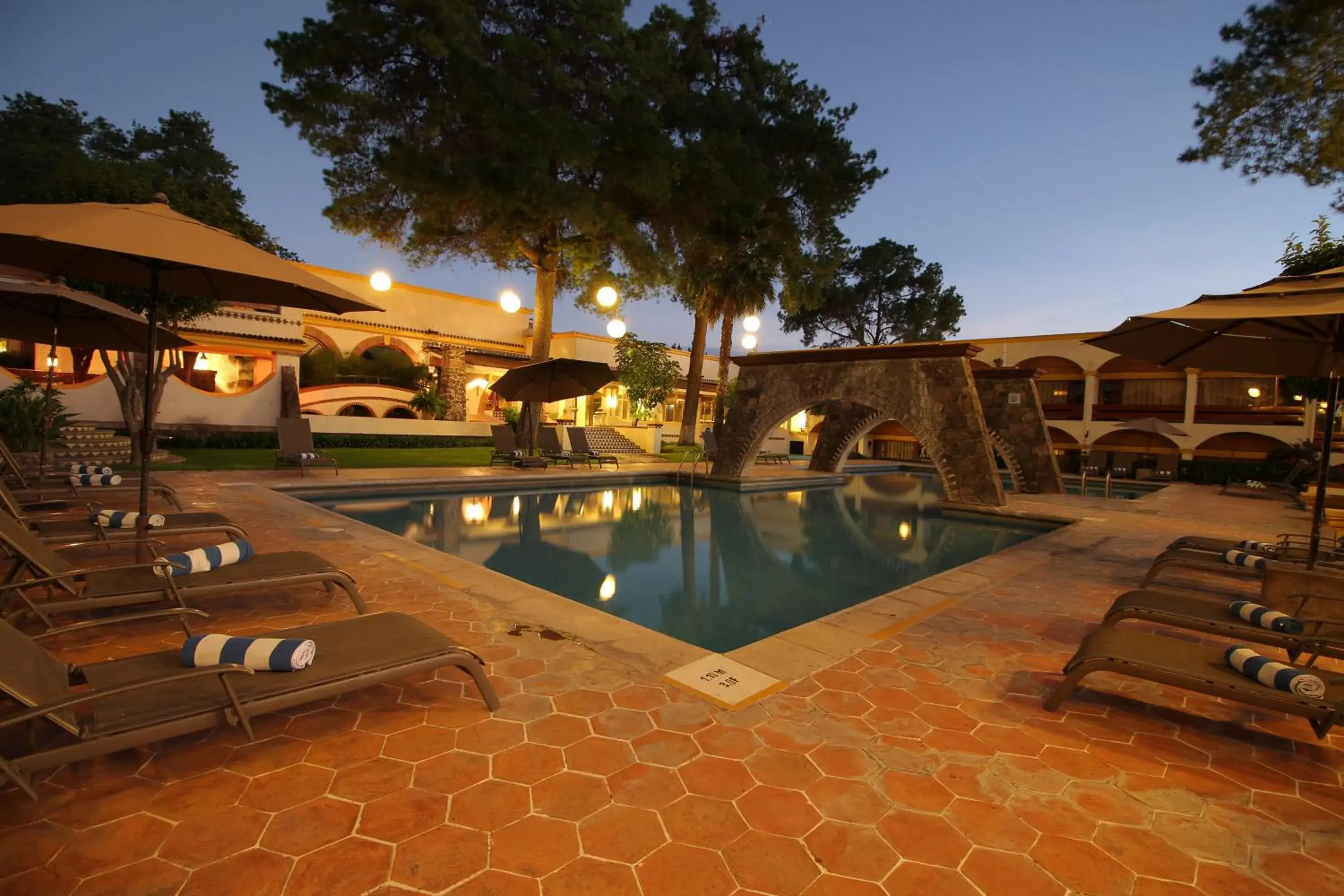 Decorative detail, Swimming Pool in Imperio De Angeles