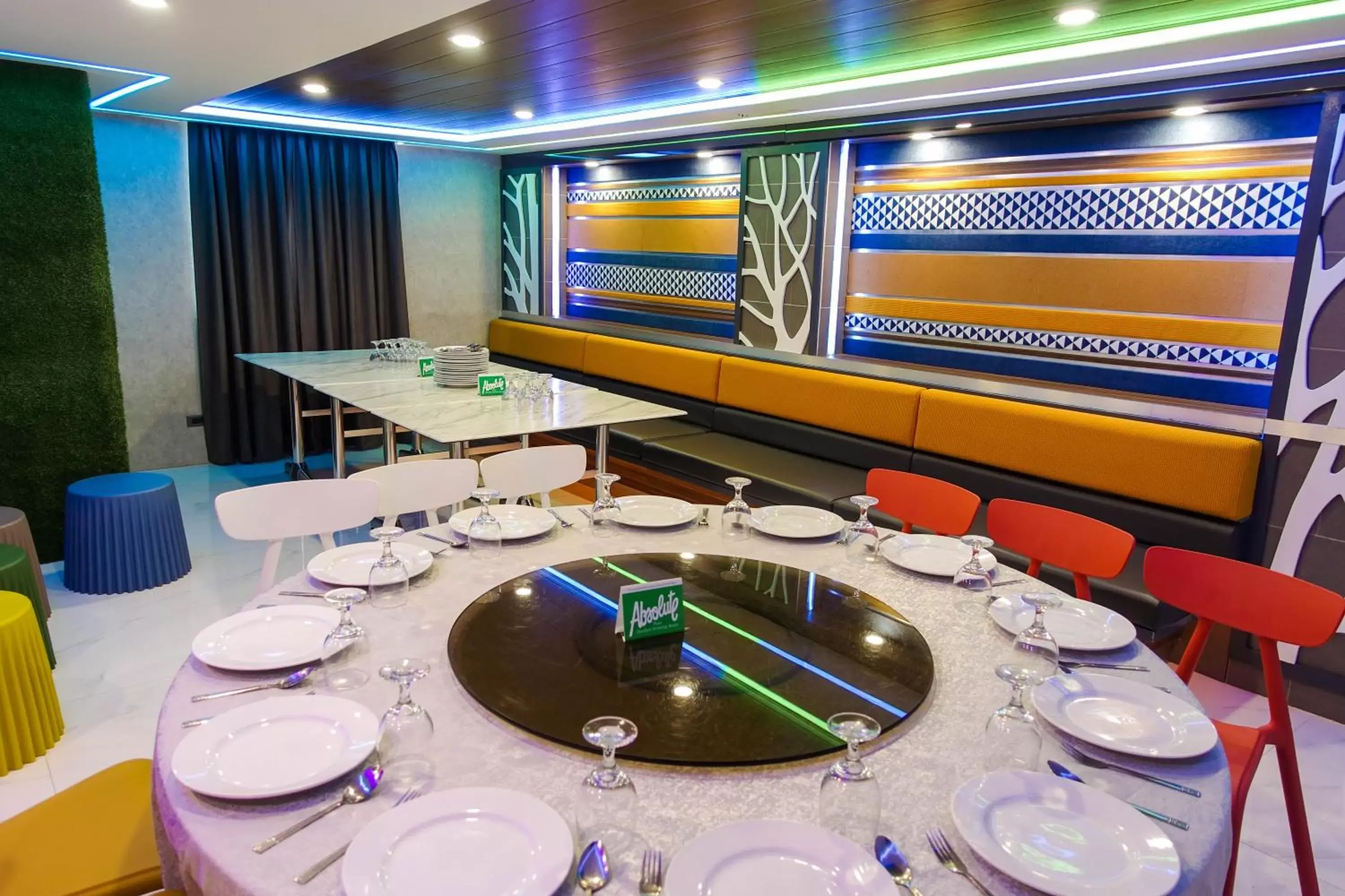 Restaurant/places to eat in Star Plaza Hotel Restaurant/places to eat in Star Plaza Hotel