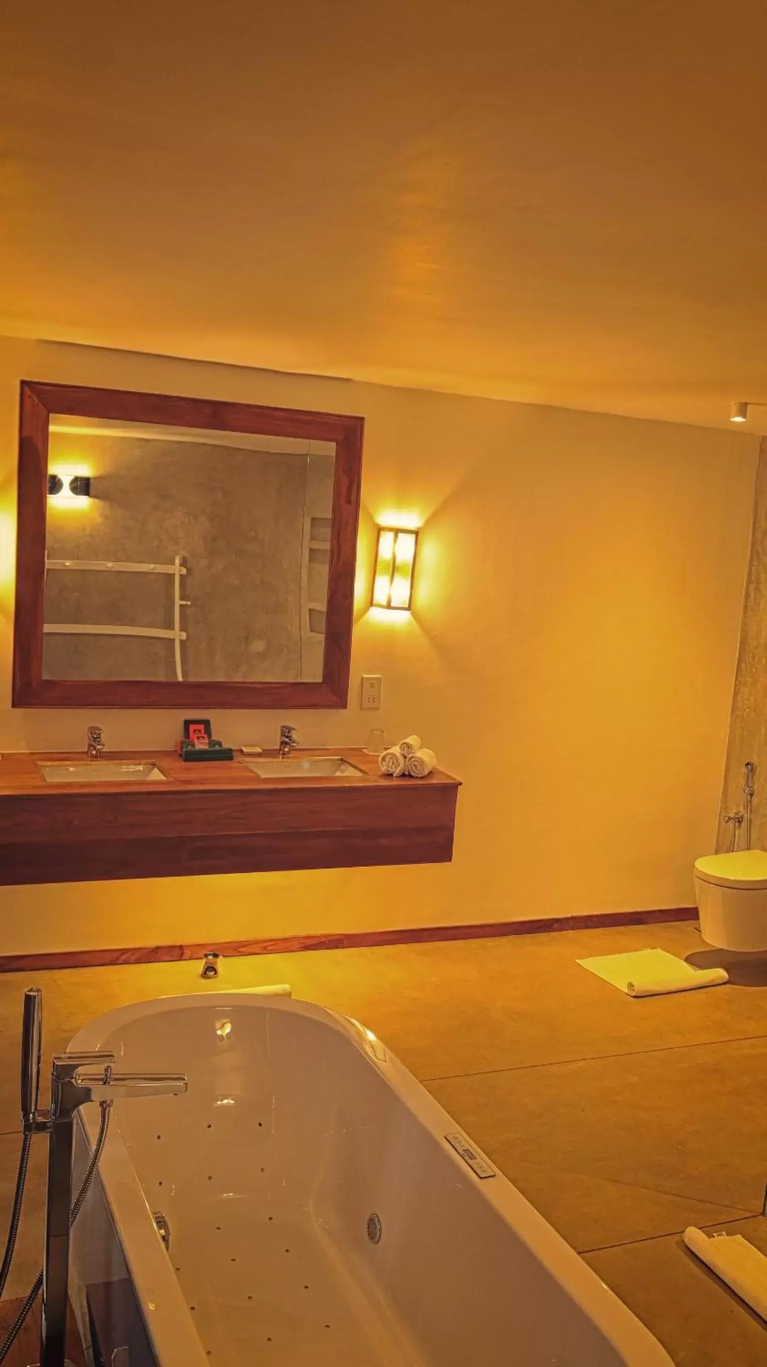 Bathroom in Kings Pavilion Luxury Hotel