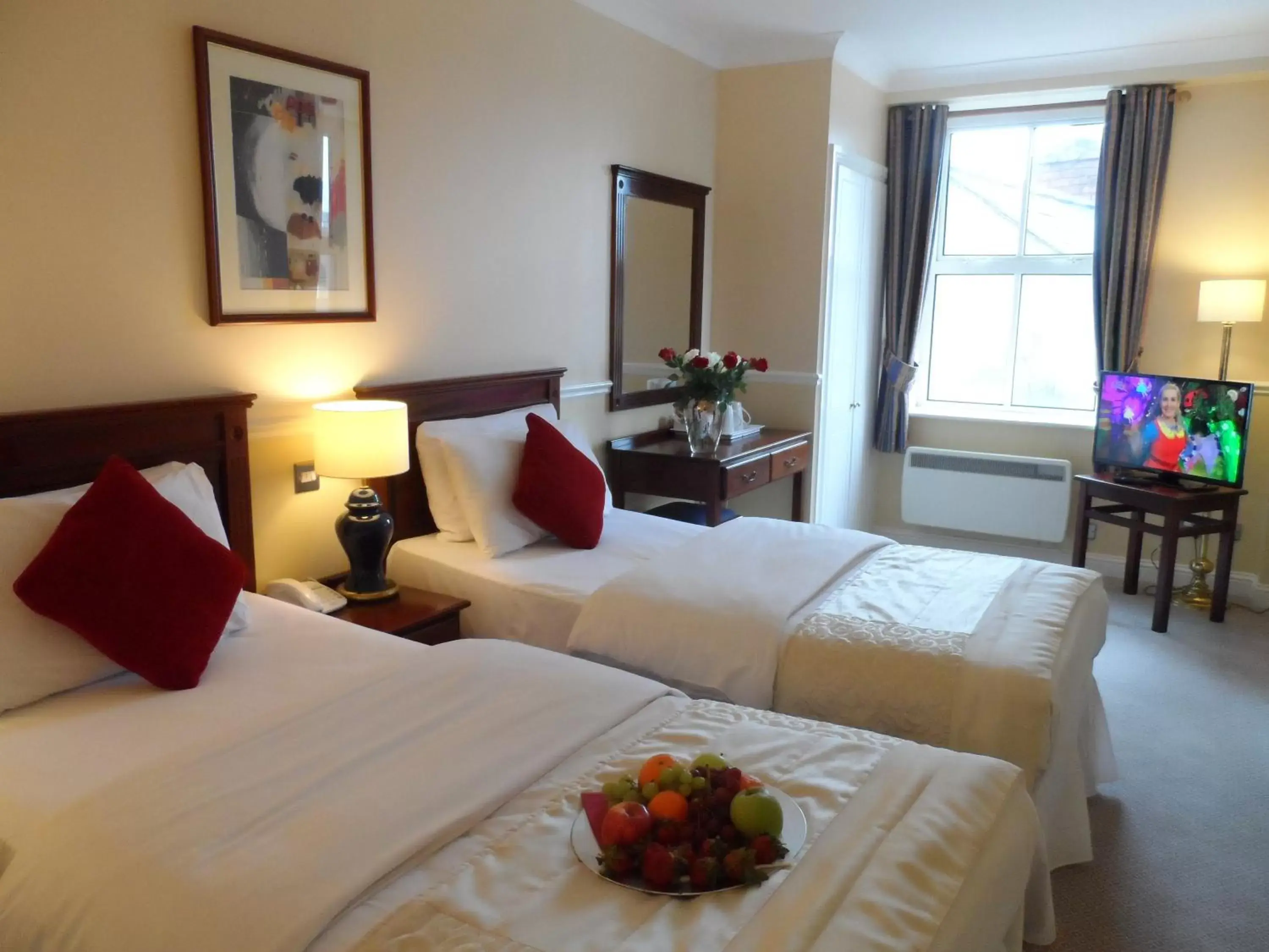 Photo of the whole room, Bed in Sligo City Hotel