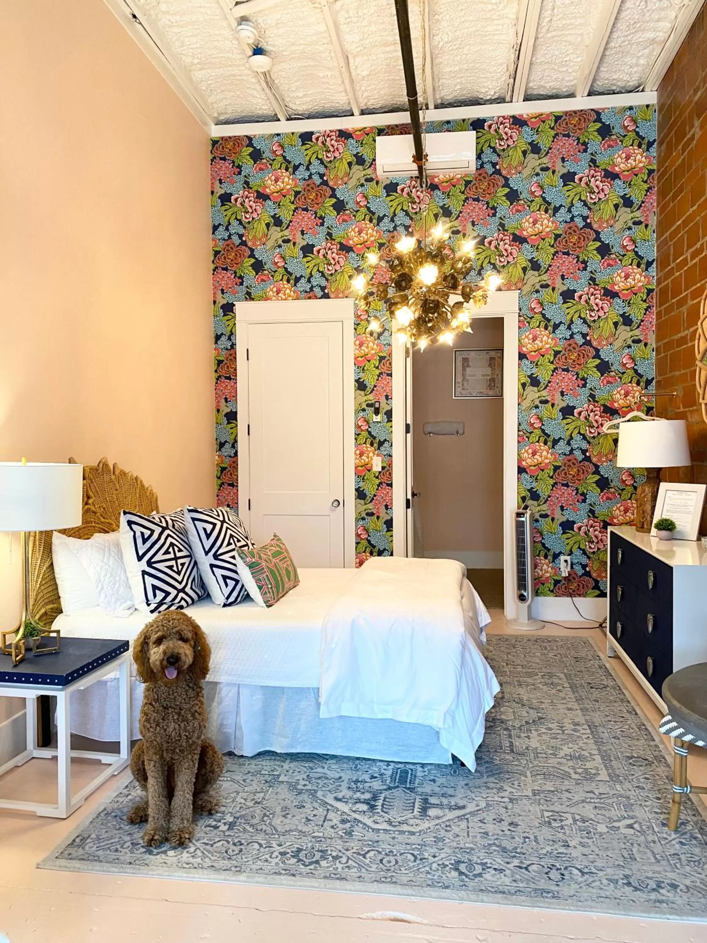 Bedroom, Bed in The Pink Room at Emily's On The Island