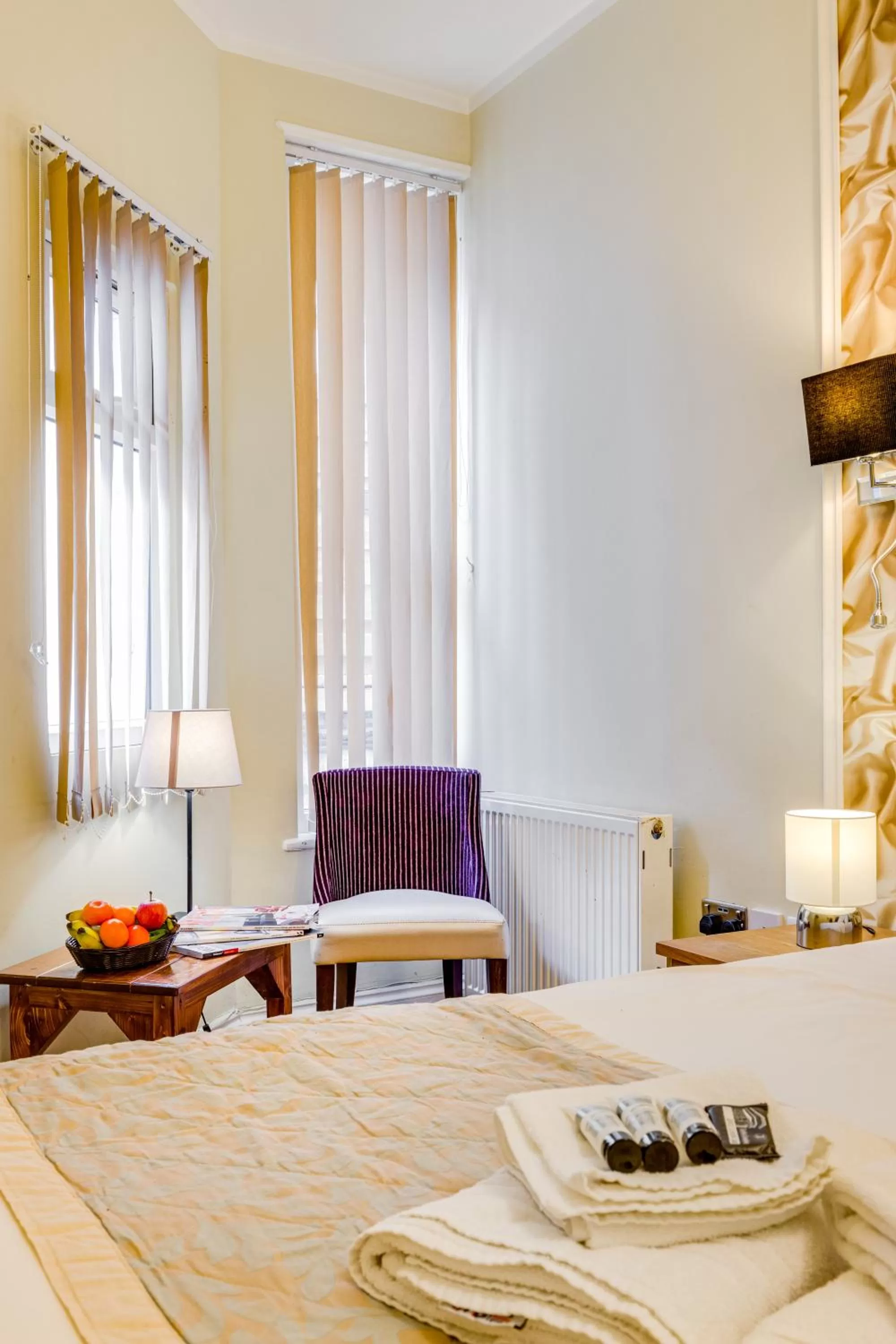 Bed in 1 Lexham Gardens Hotel