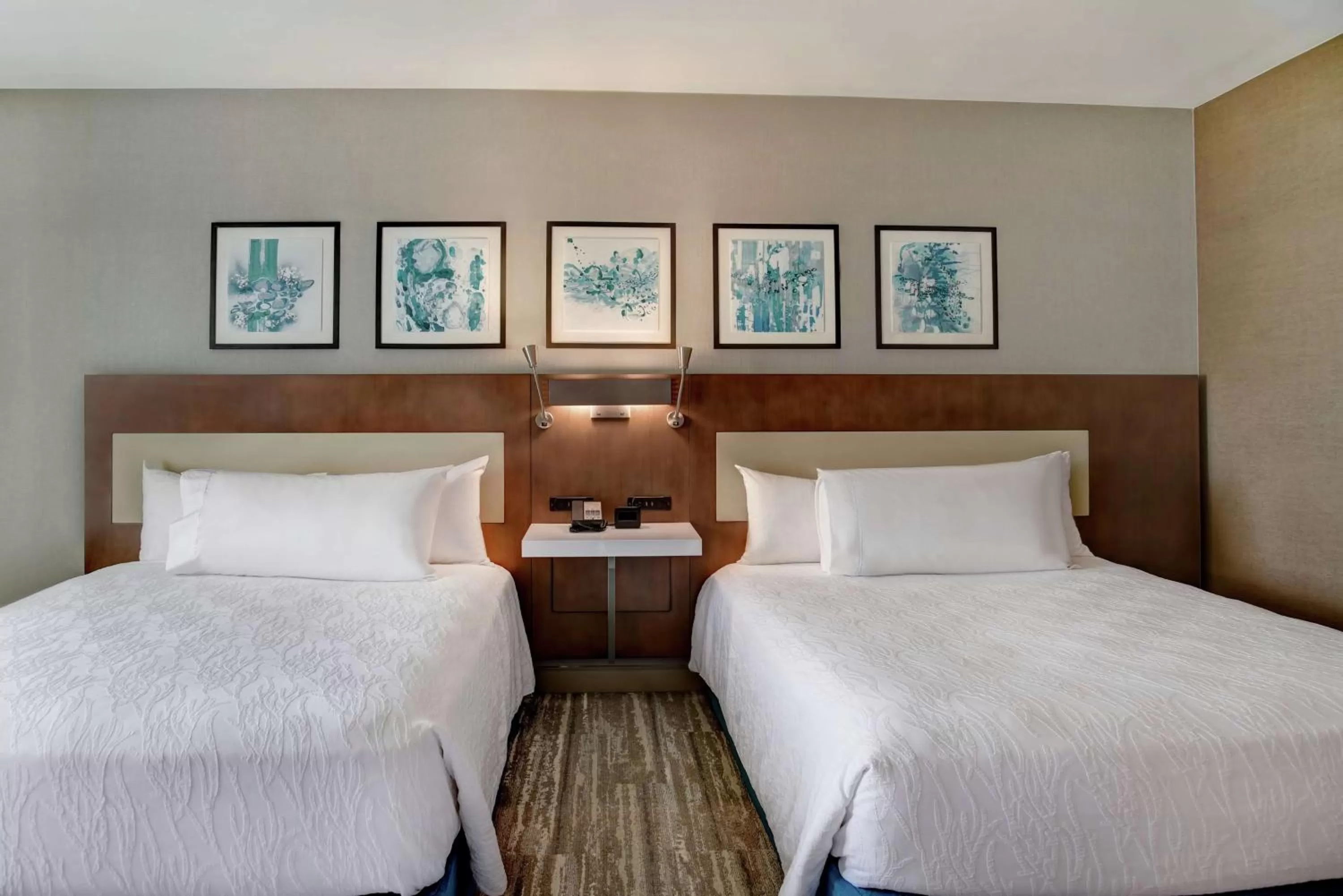 Bed in Hilton Garden Inn Kansas City/Kansas