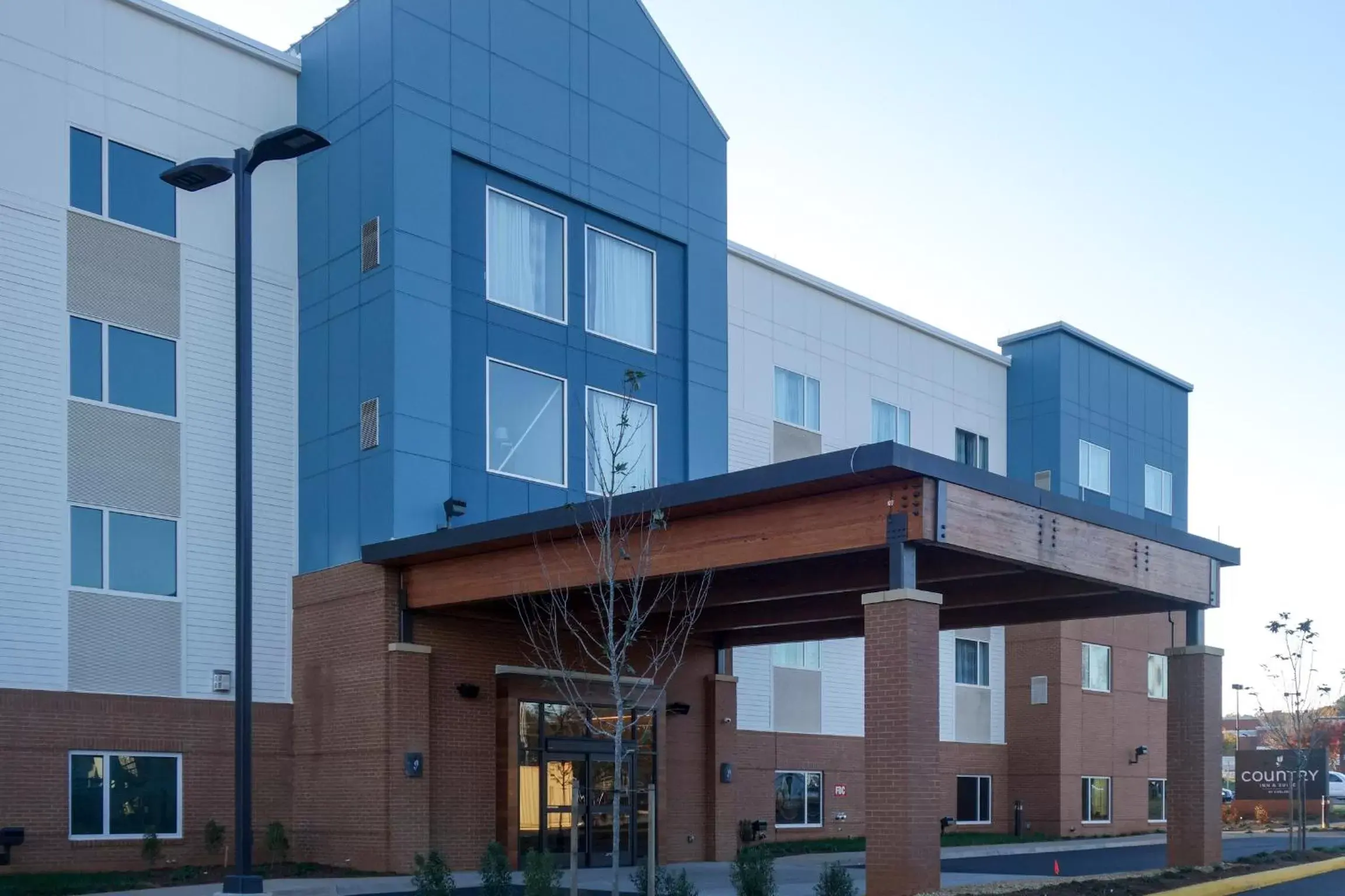Facade/entrance, Property Building in Country Inn & Suites by Radisson, Charlottesville-UVA, VA