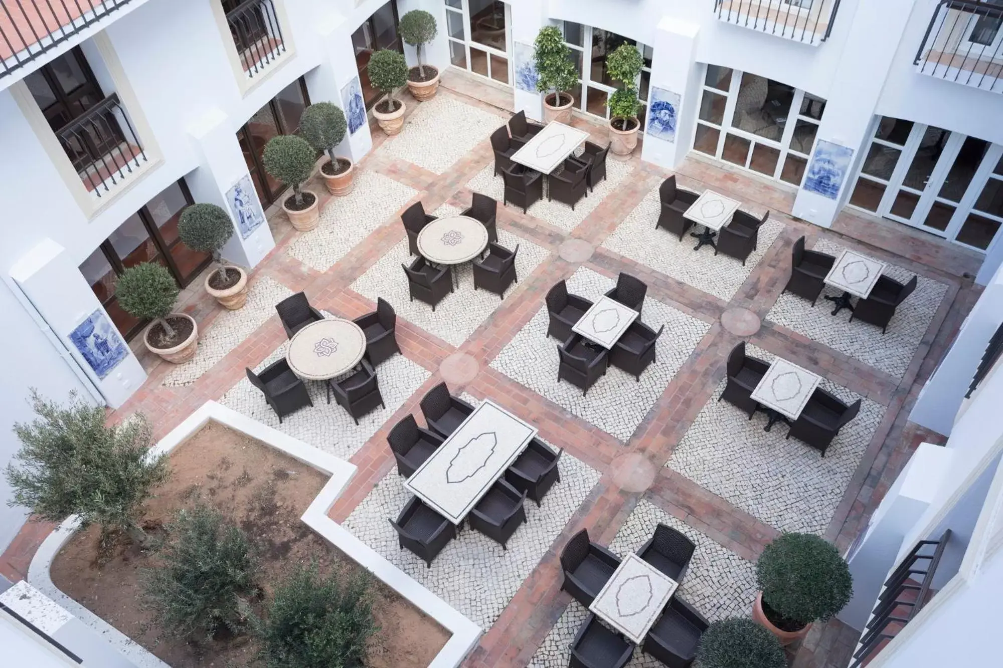 Patio, Bird's-eye View in Hotel Carvoeiro Plaza