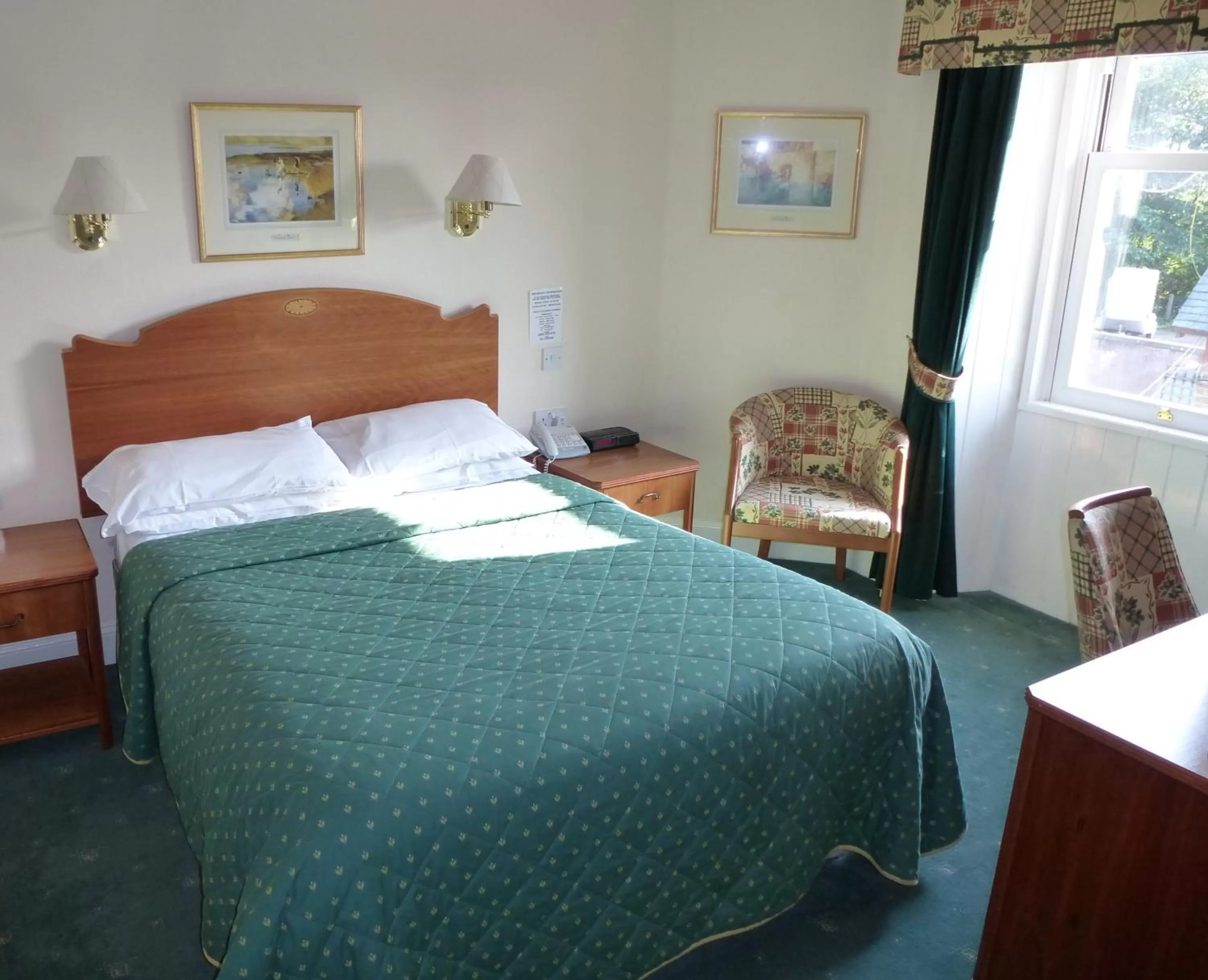 Bed in Somerton House Hotel