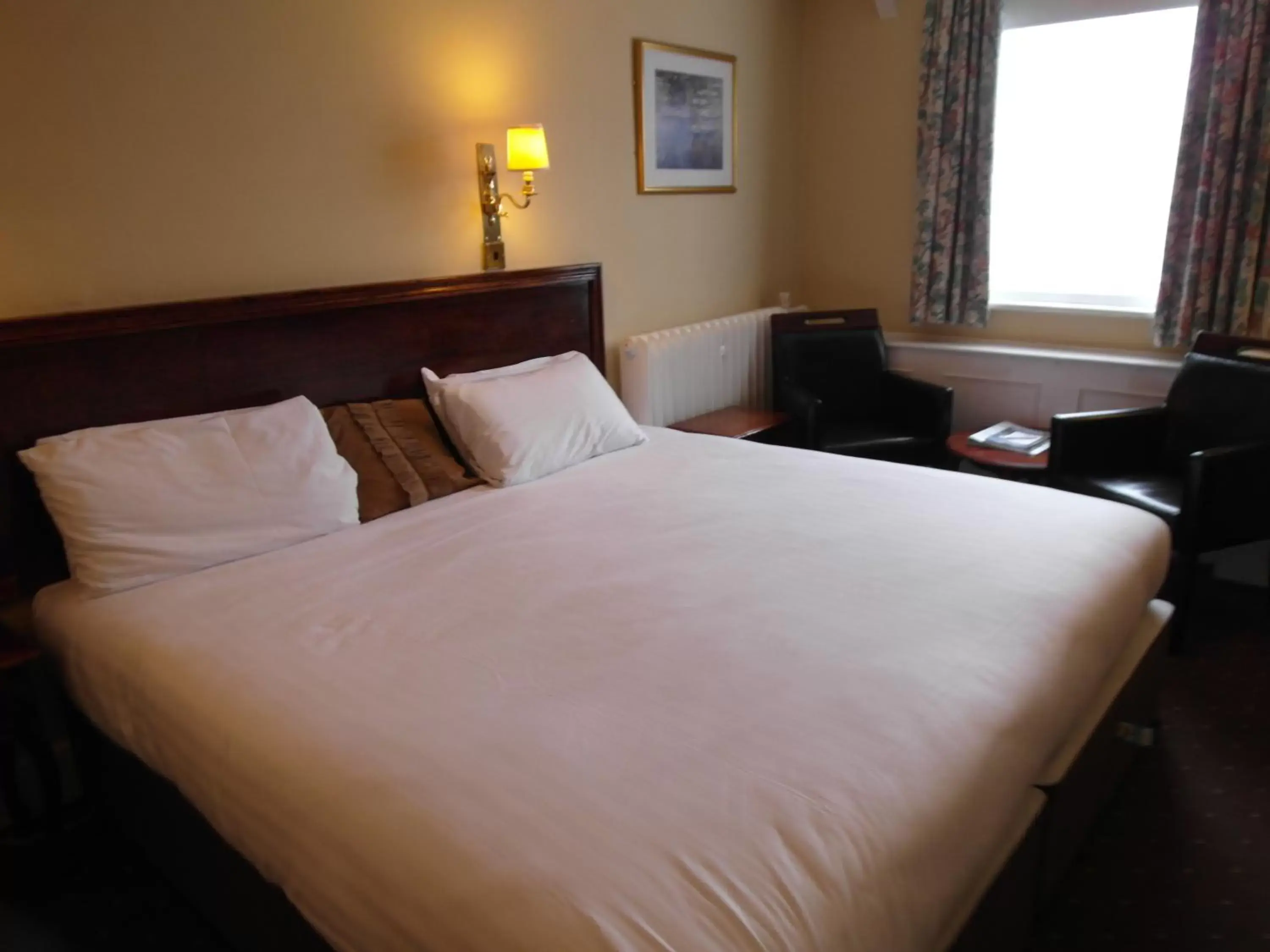 Bedroom, Bed in Best Western The George Hotel, Swaffham Bedroom, Bed in Best Western The George Hotel, Swaffham