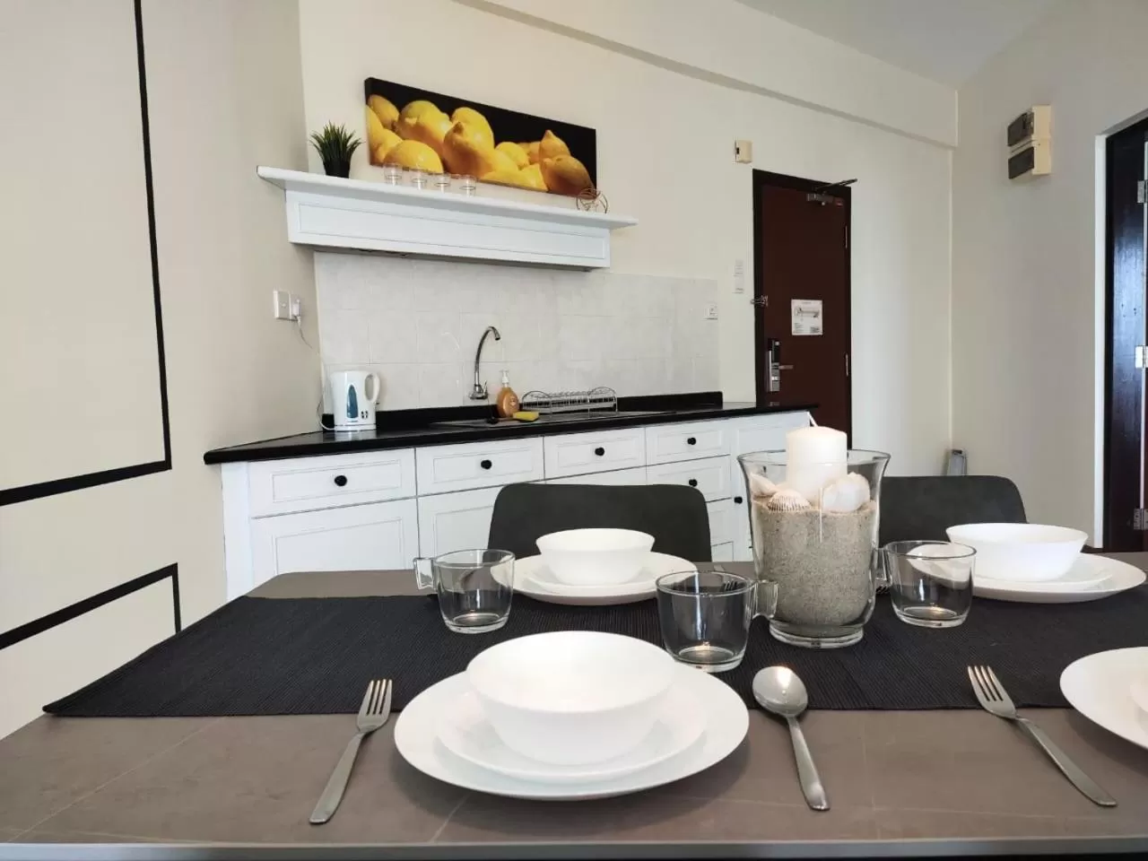 Dining area, Kitchen/Kitchenette in Seaview Suite at Rainbow Paradise