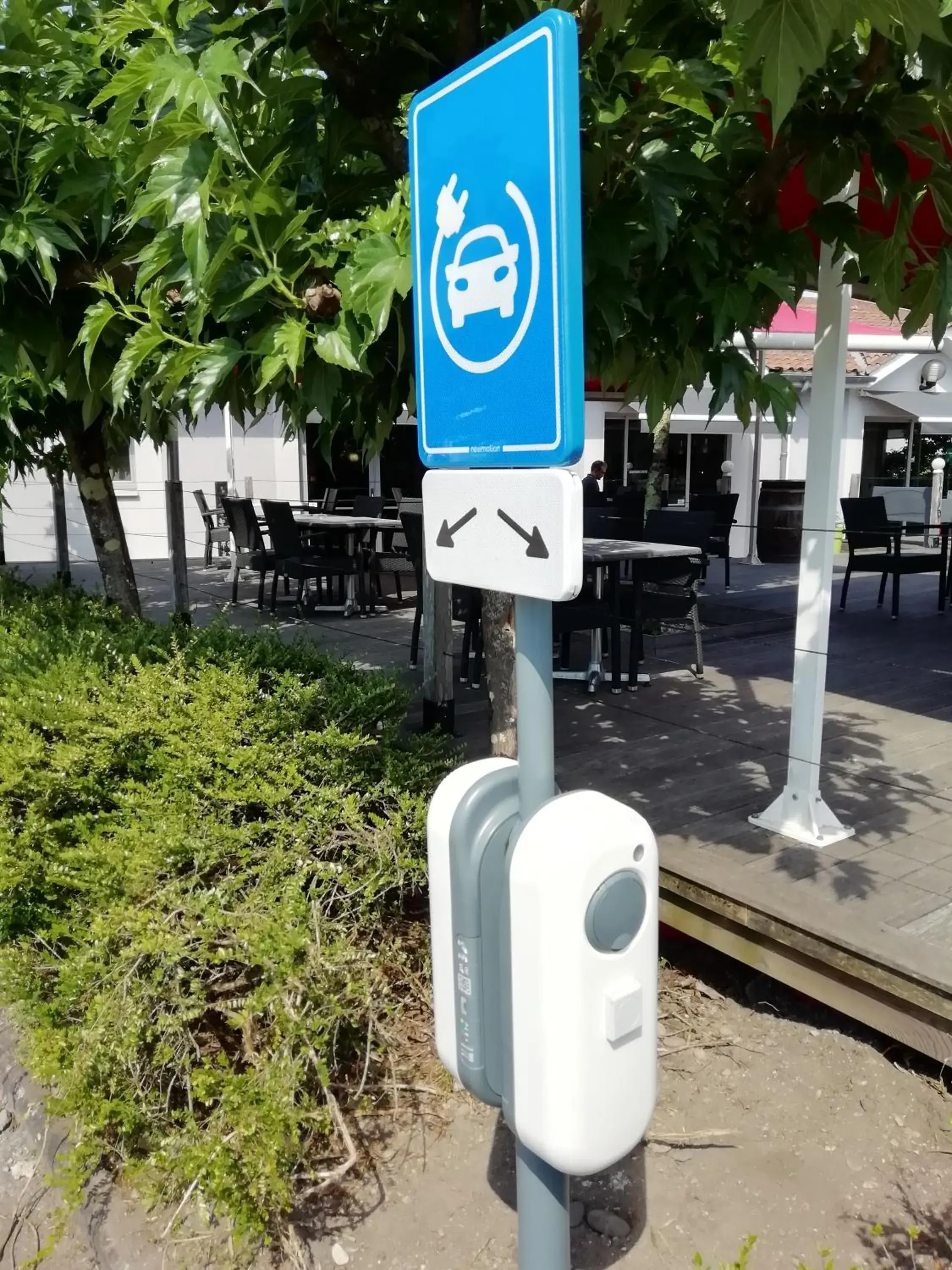 Parking in The Originals City, Hôtel du Phare, Bordeaux Mérignac (Inter-Hotel)