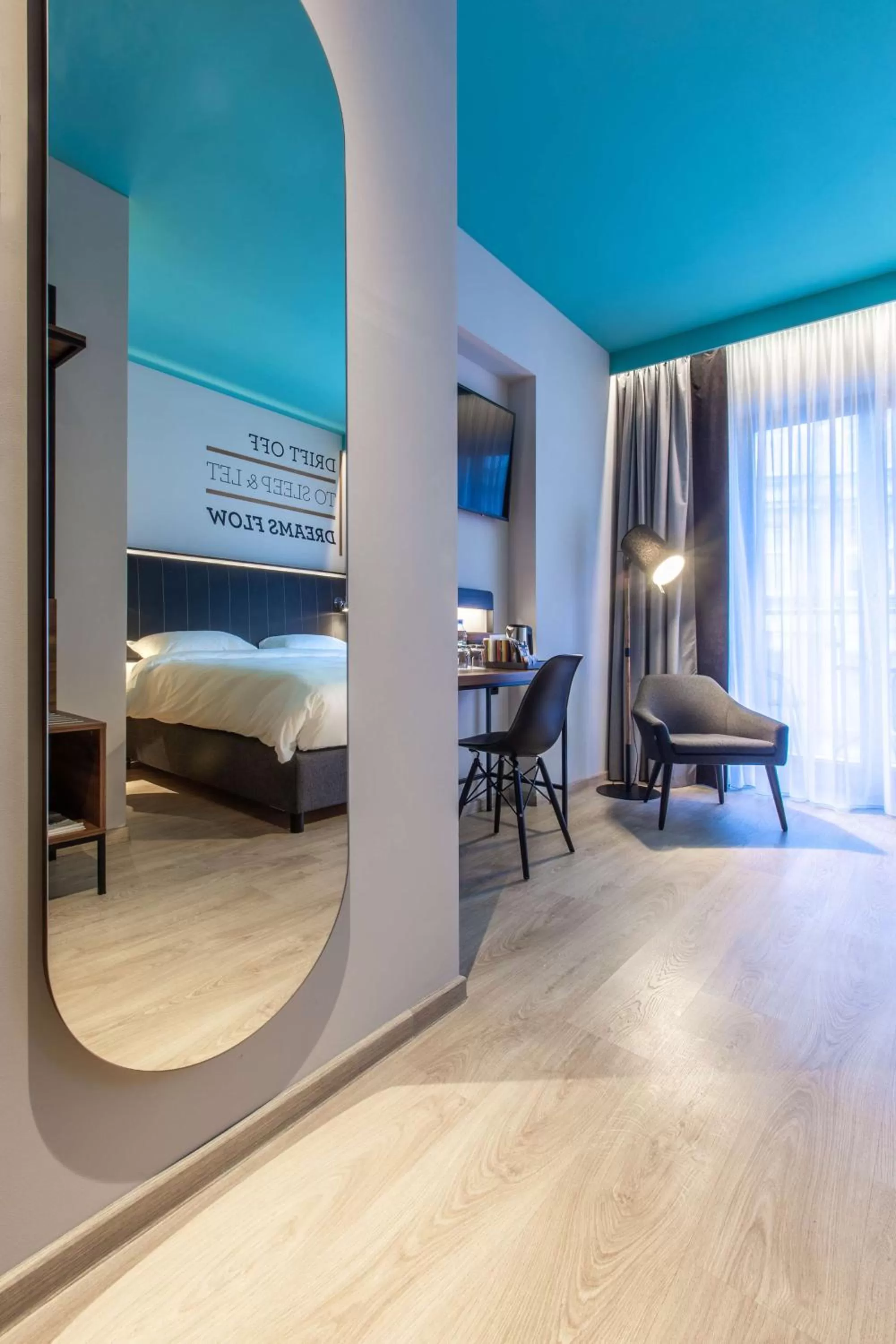 Balcony/Terrace, Bed in Park Inn by Radisson Poznan