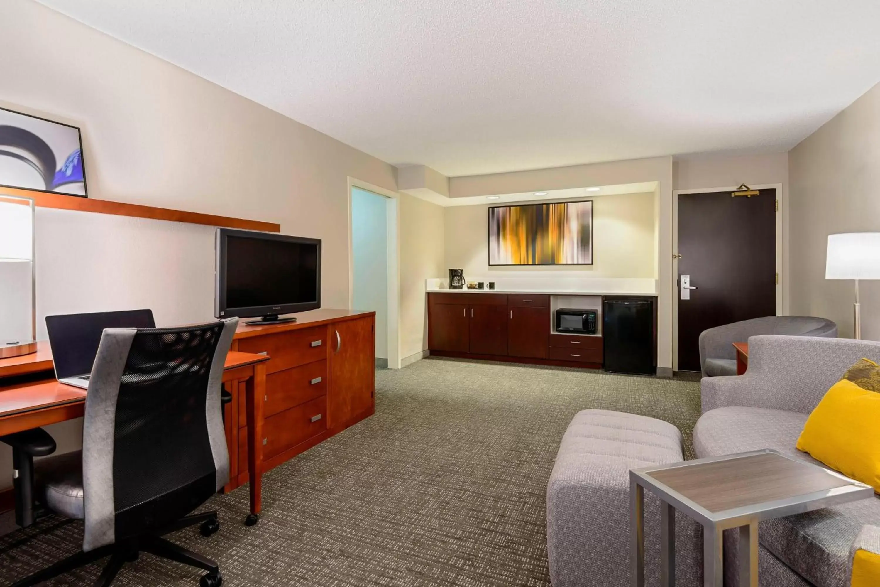 Living room, Seating Area in Courtyard by Marriott Gainesville