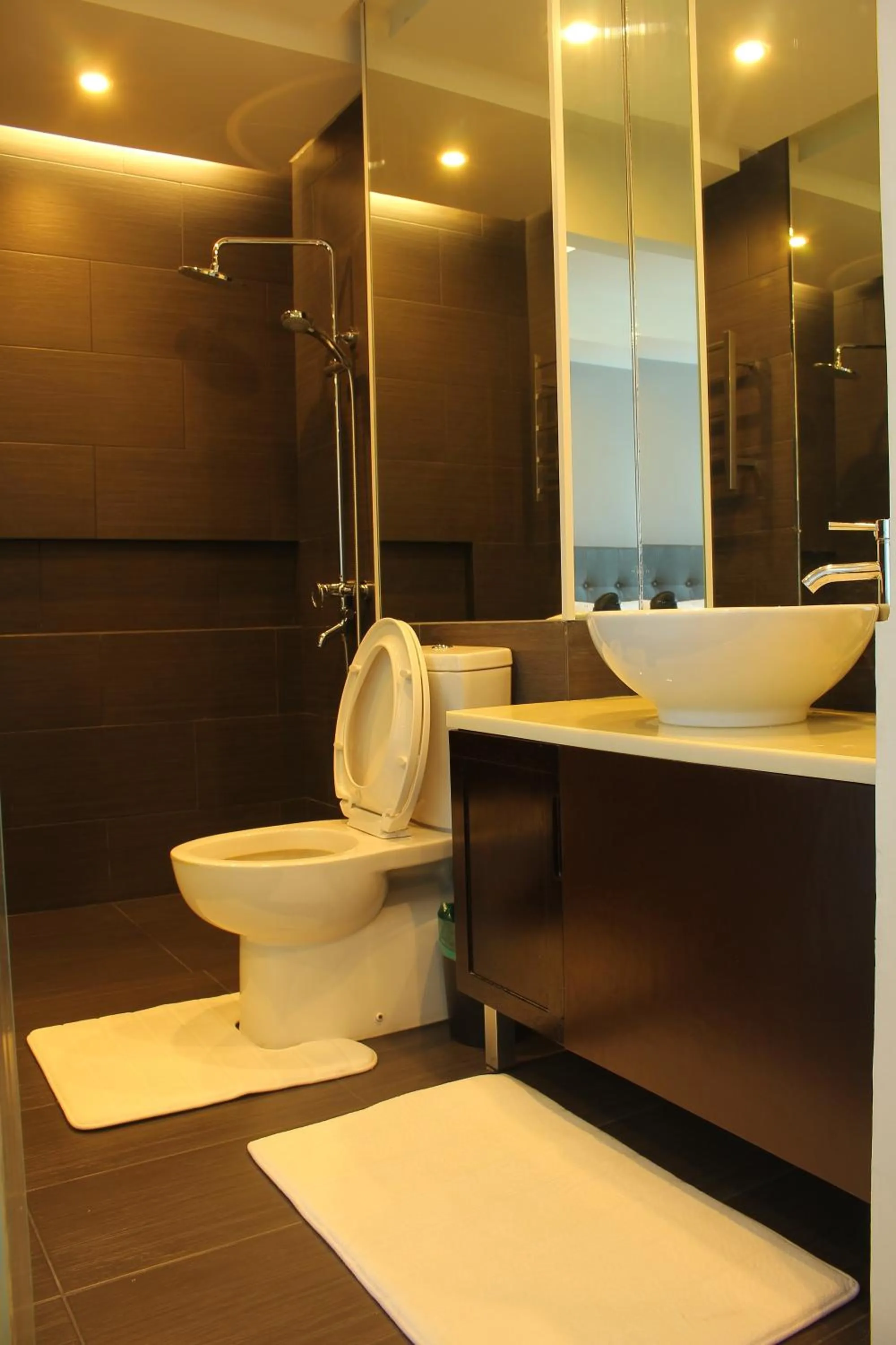 Shower in The Pacifico Boutique Hotel