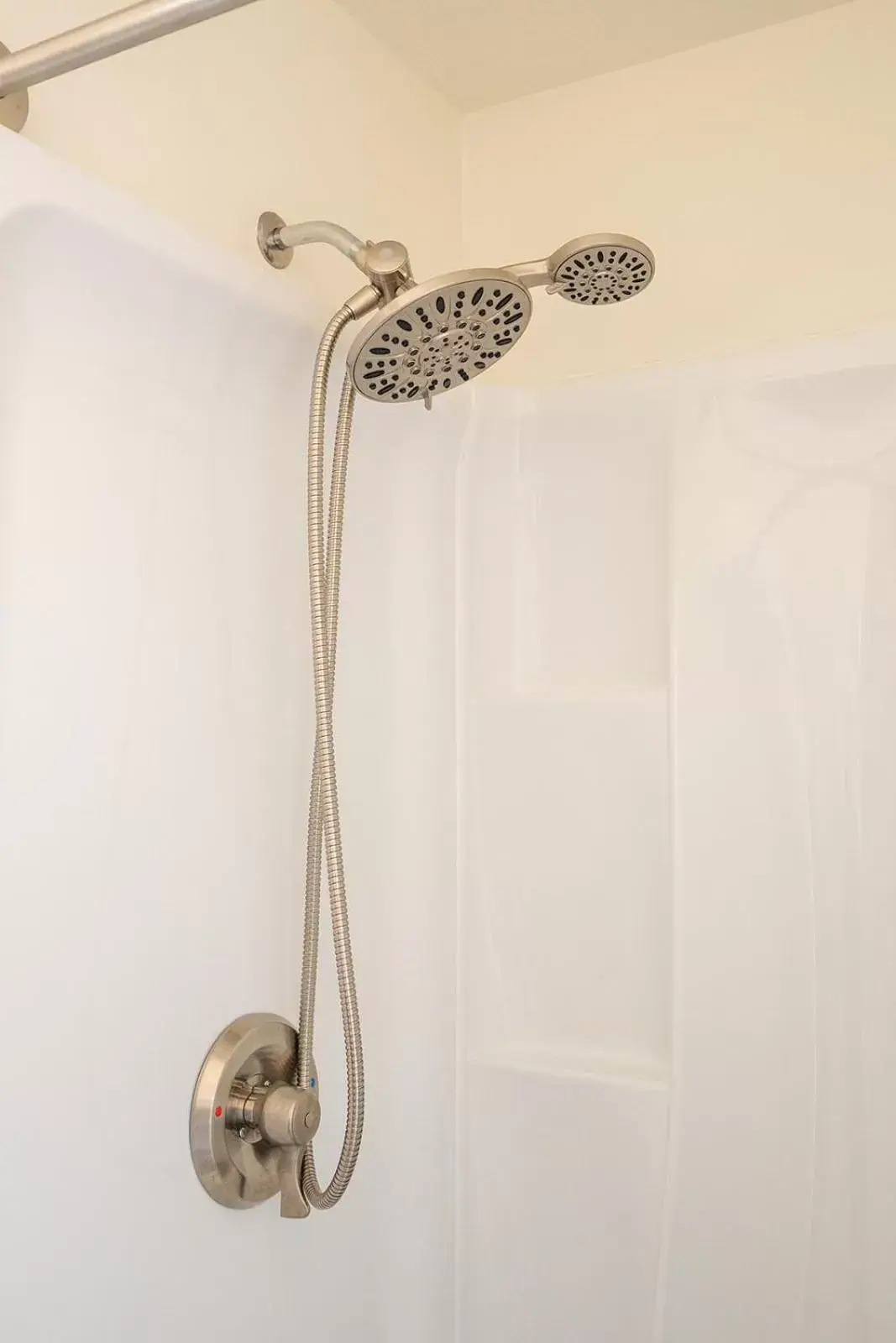 Queen Room in The Atomic Blue Motor-Inn Queen Room in The Atomic Blue Motor-Inn