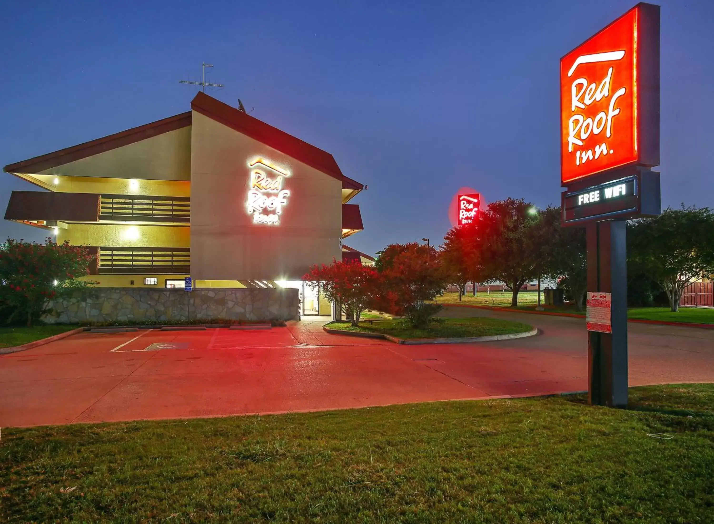 Property Building in Red Roof Inn Dallas - DFW Airport North