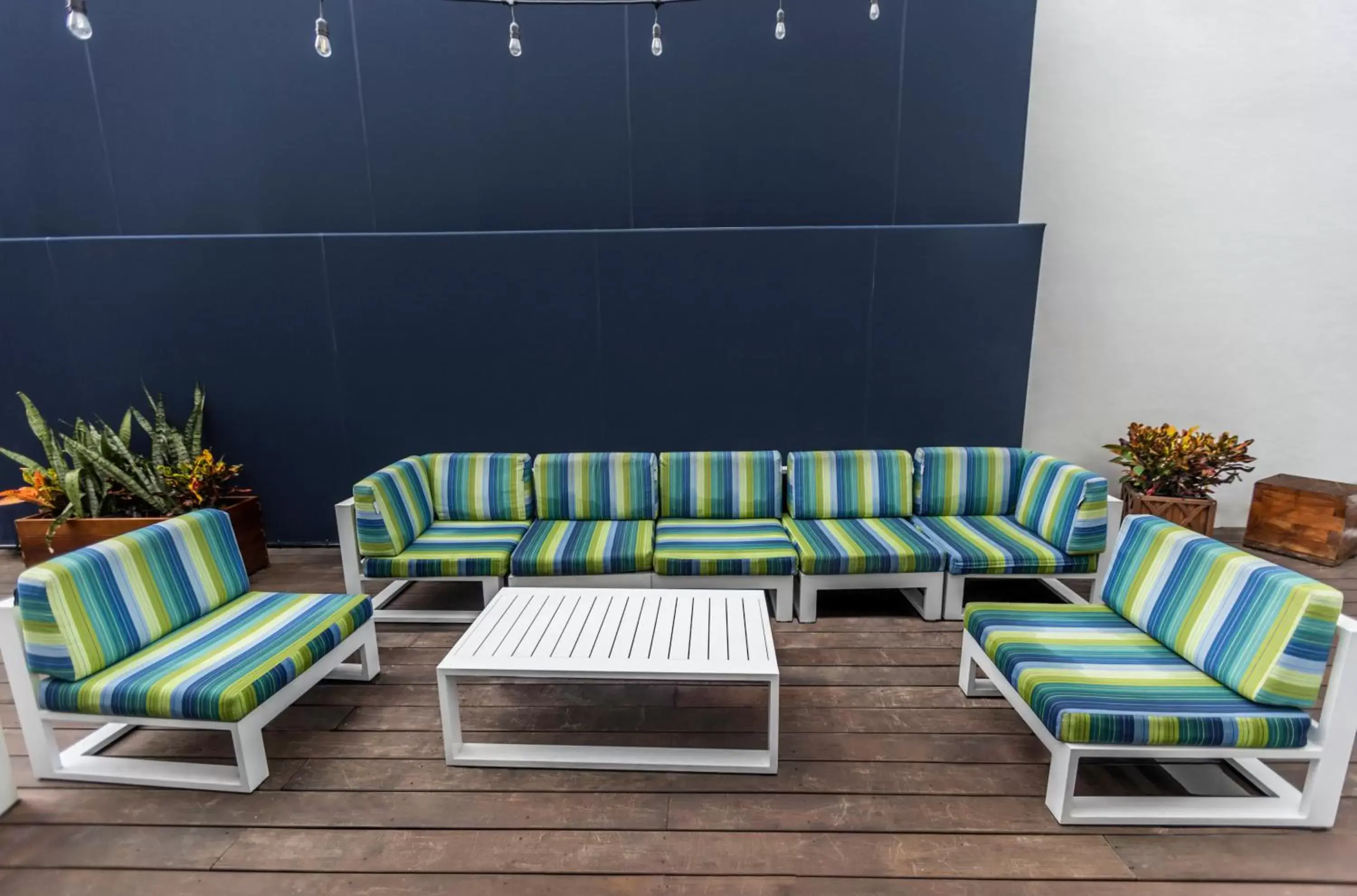 Balcony/Terrace, Seating Area in Chesterfield Hotel & Suites