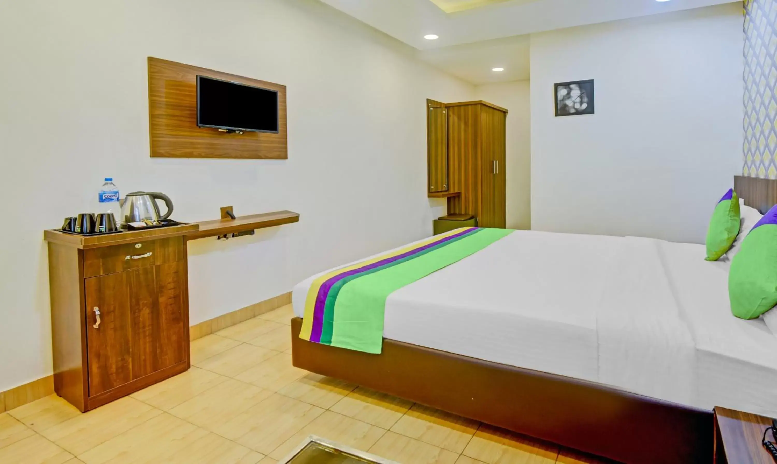 Bedroom, Bed in Itsy Hotels Igloo Residency, 400 Meters From Raja Seat Garden Bedroom, Bed in Itsy Hotels Igloo Residency, 400 Meters From Raja Seat Garden