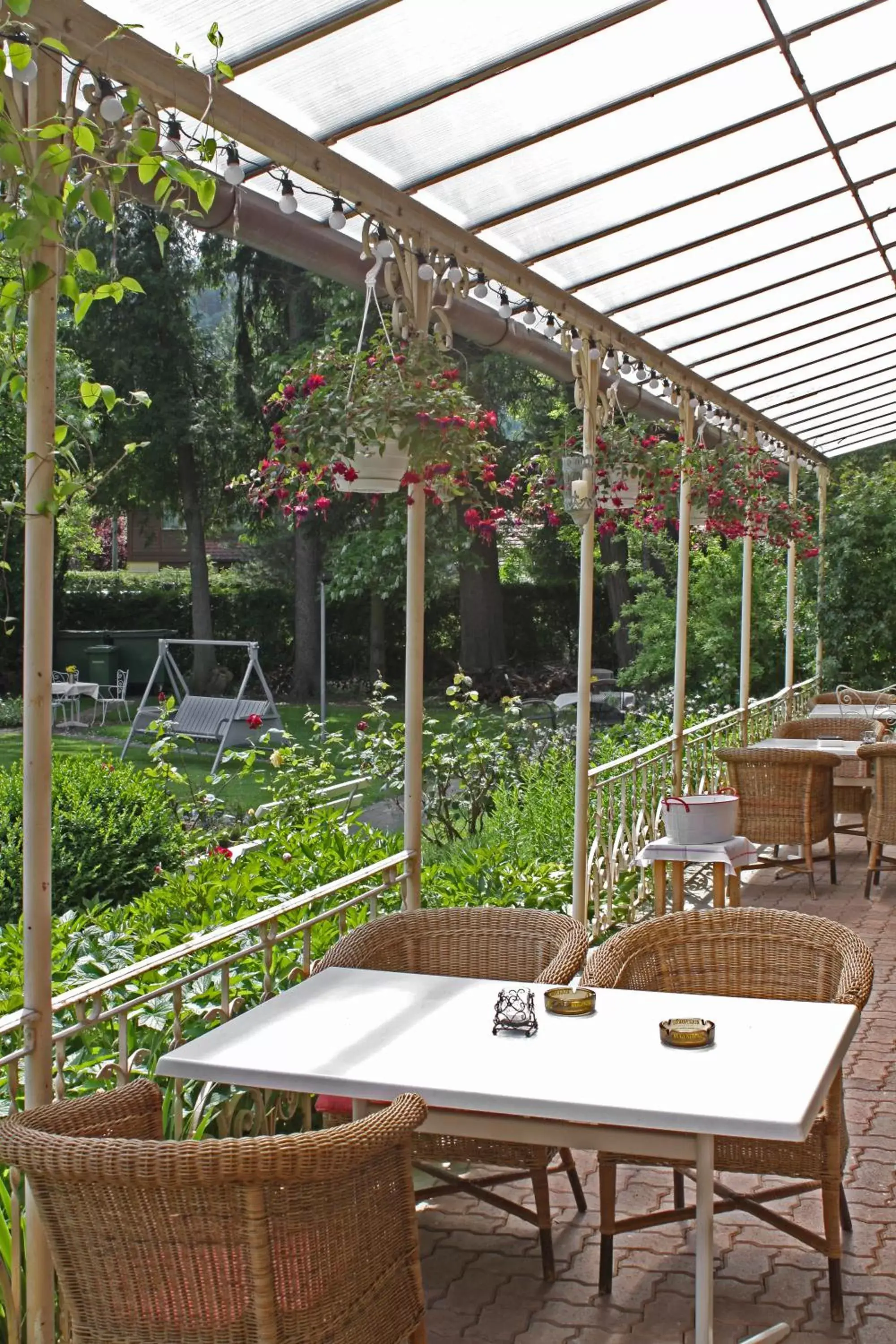 Garden, Restaurant/Places to Eat in Alpenrose Hotel and Gardens