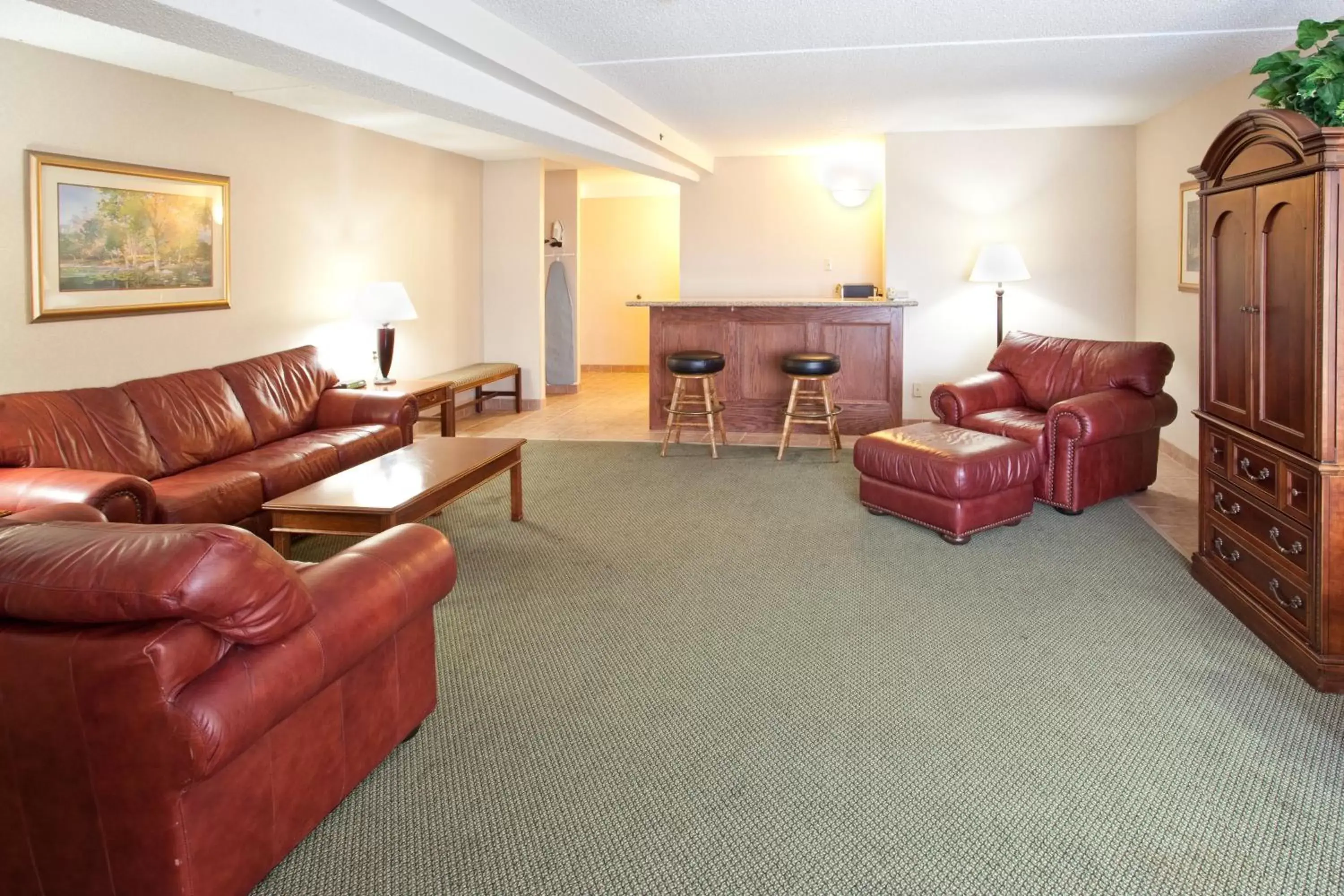 Photo of the whole room, Seating Area in Holiday Inn Great Falls-Convention Center, an IHG Hotel