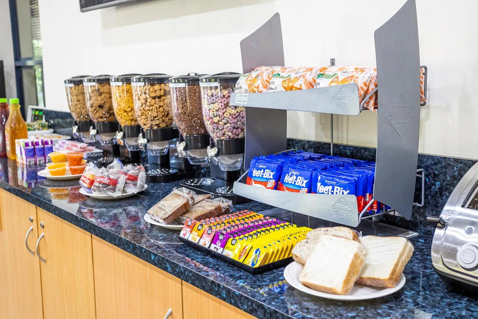 Property building in Hawkesbury Race Club Motel