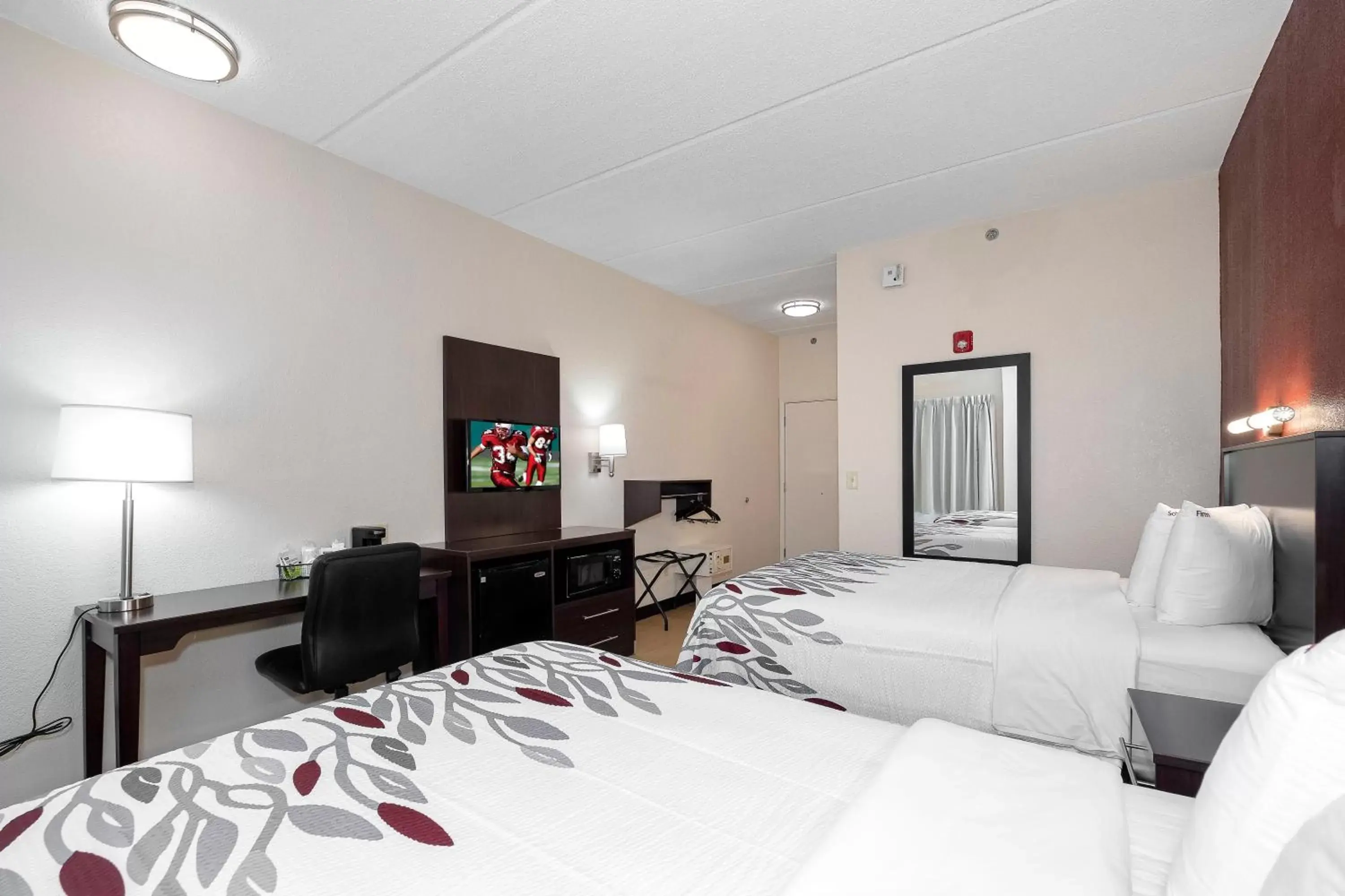 Photo of the whole room in Red Roof Inn PLUS+ Jacksonville – Southpoint