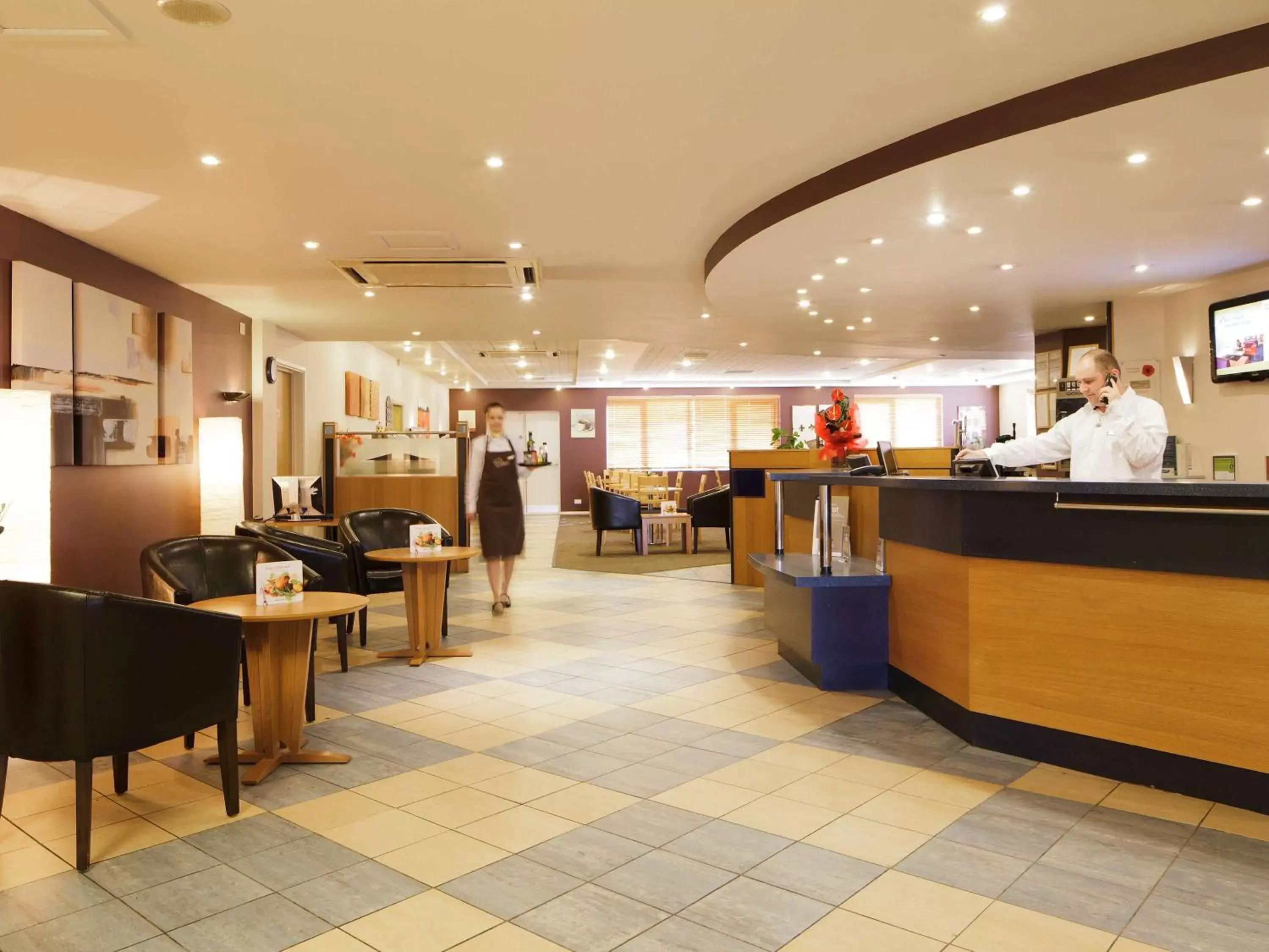Property building, Restaurant/Places to Eat in ibis Chesterfield North - Barlborough