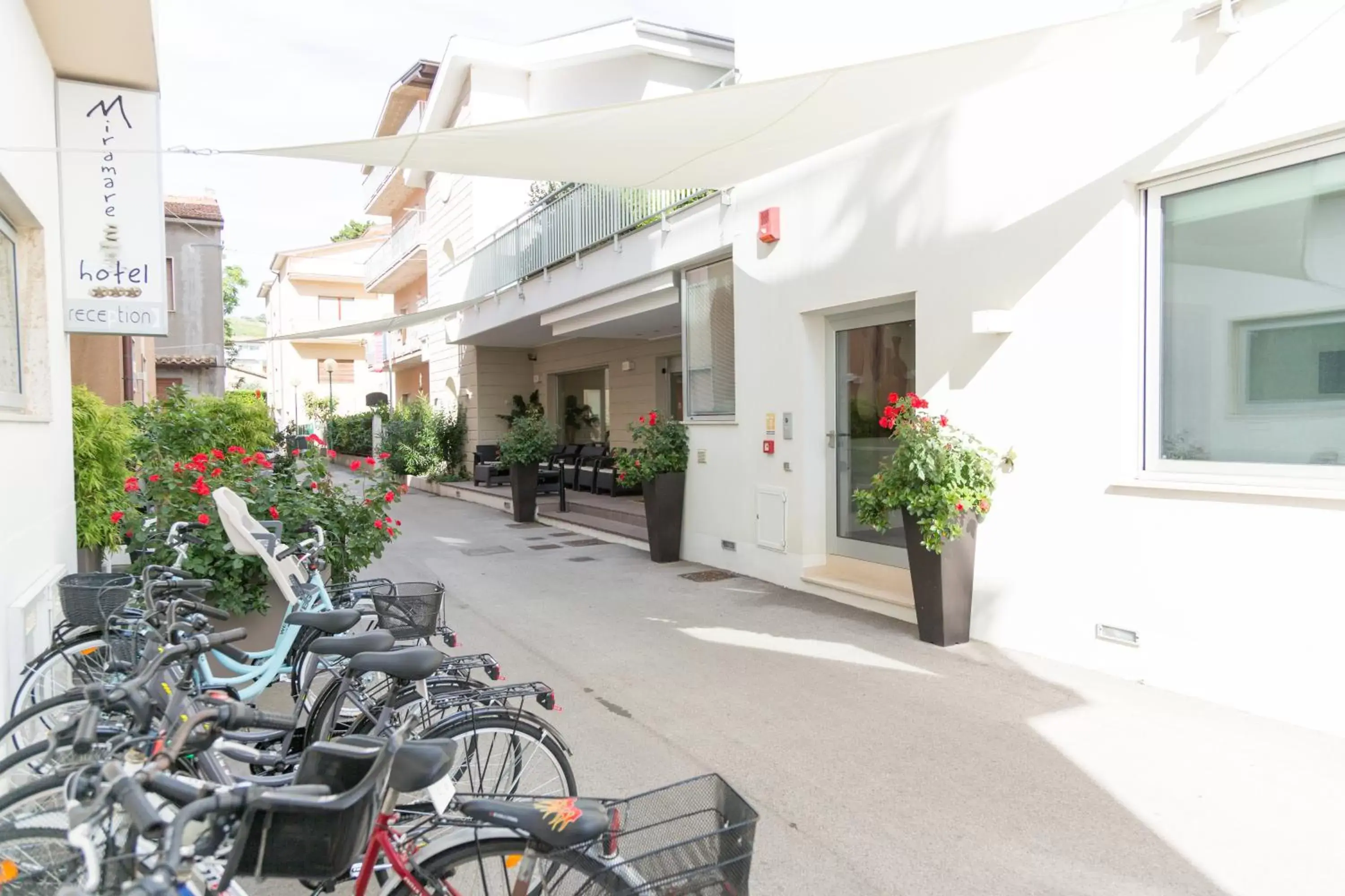 Facade/entrance in Hotel Miramare Dipendenza