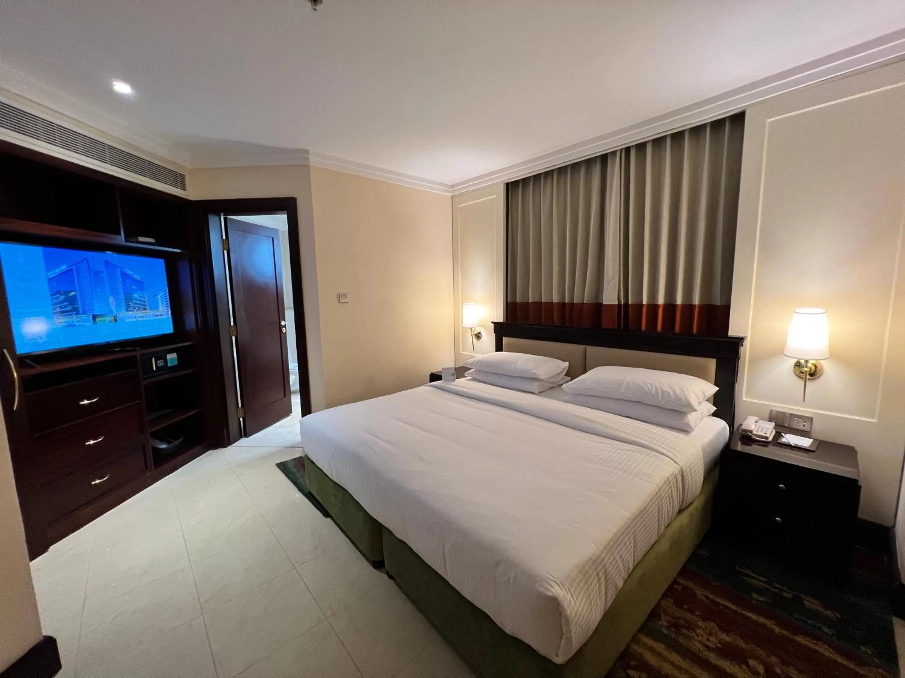 Bedroom, Bed in City Seasons Suites