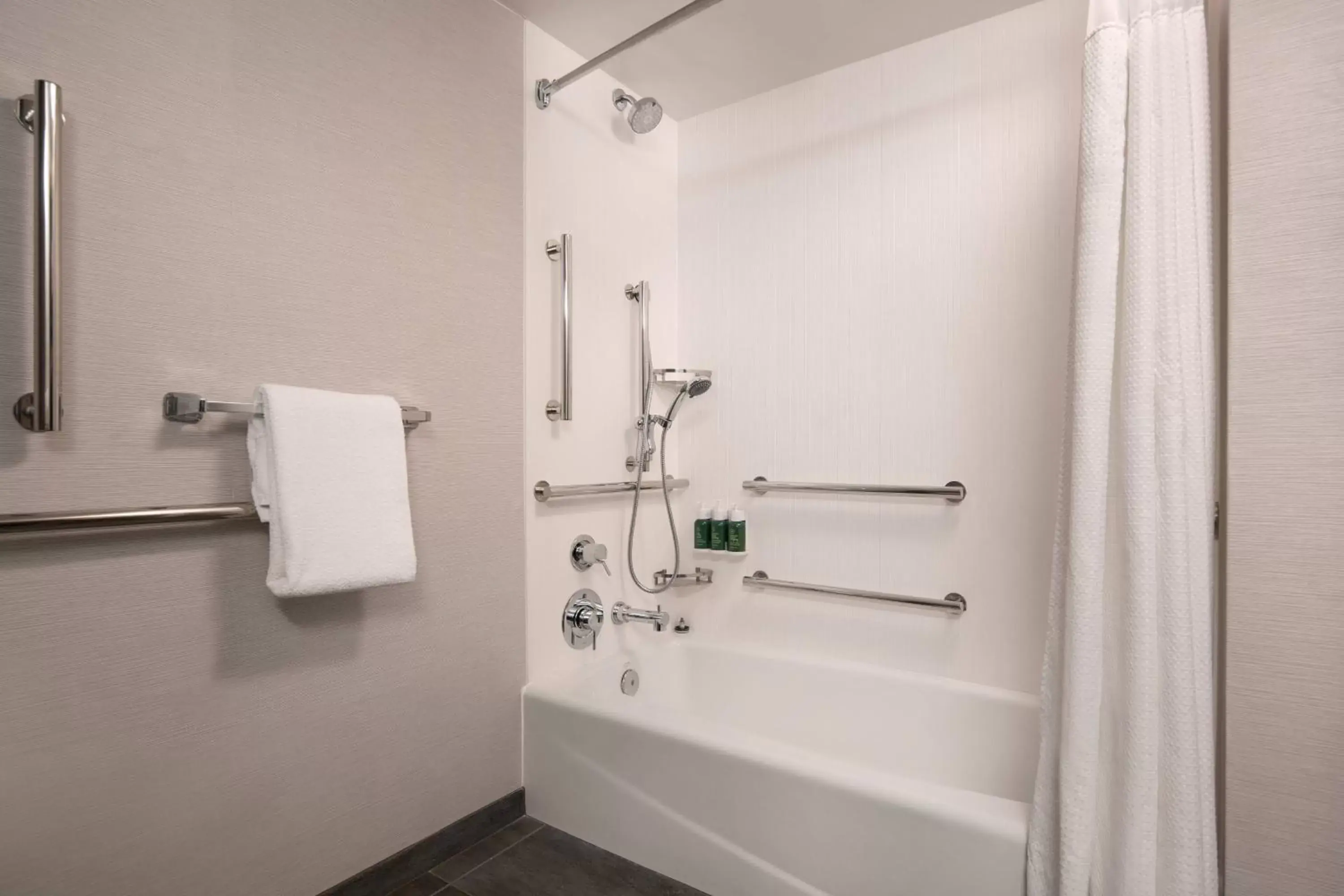 Bathroom in Courtyard by Marriott Fresno