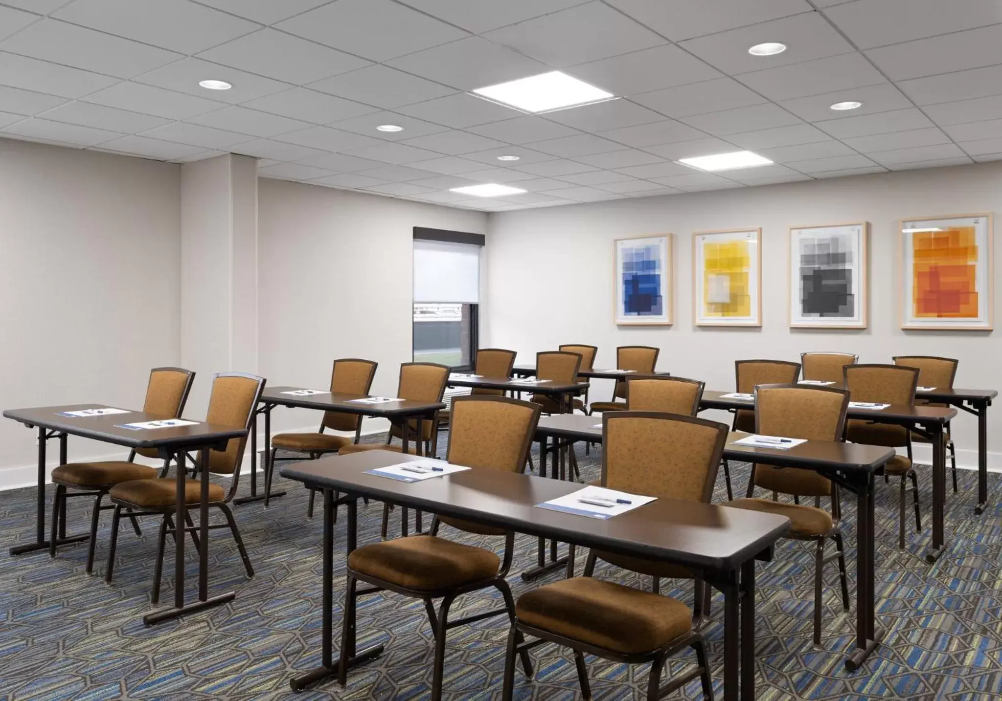 Meeting/conference room in Holiday Inn Express Indianapolis Airport, an IHG Hotel