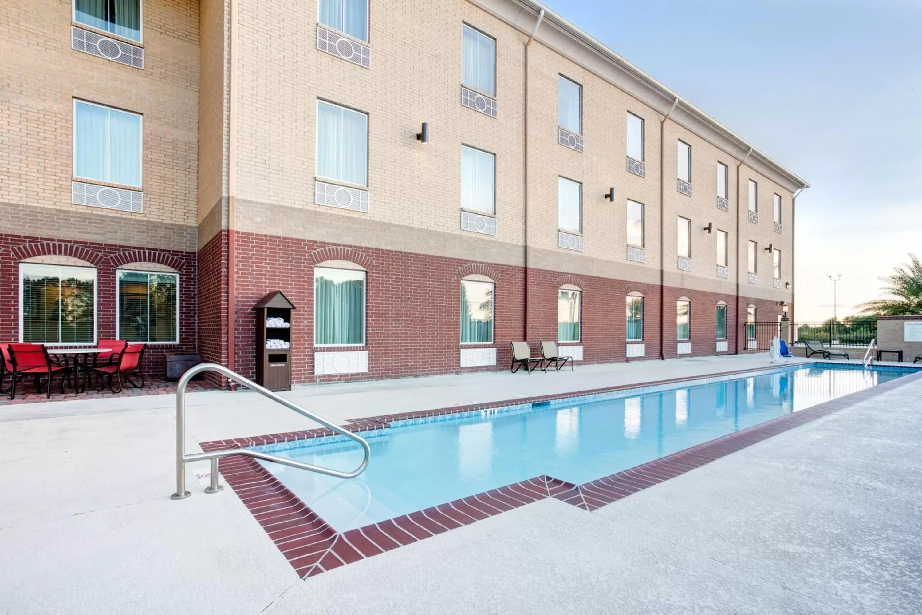 Swimming Pool in Holiday Inn Express & Suites Raceland - Highway 90, an IHG Hotel