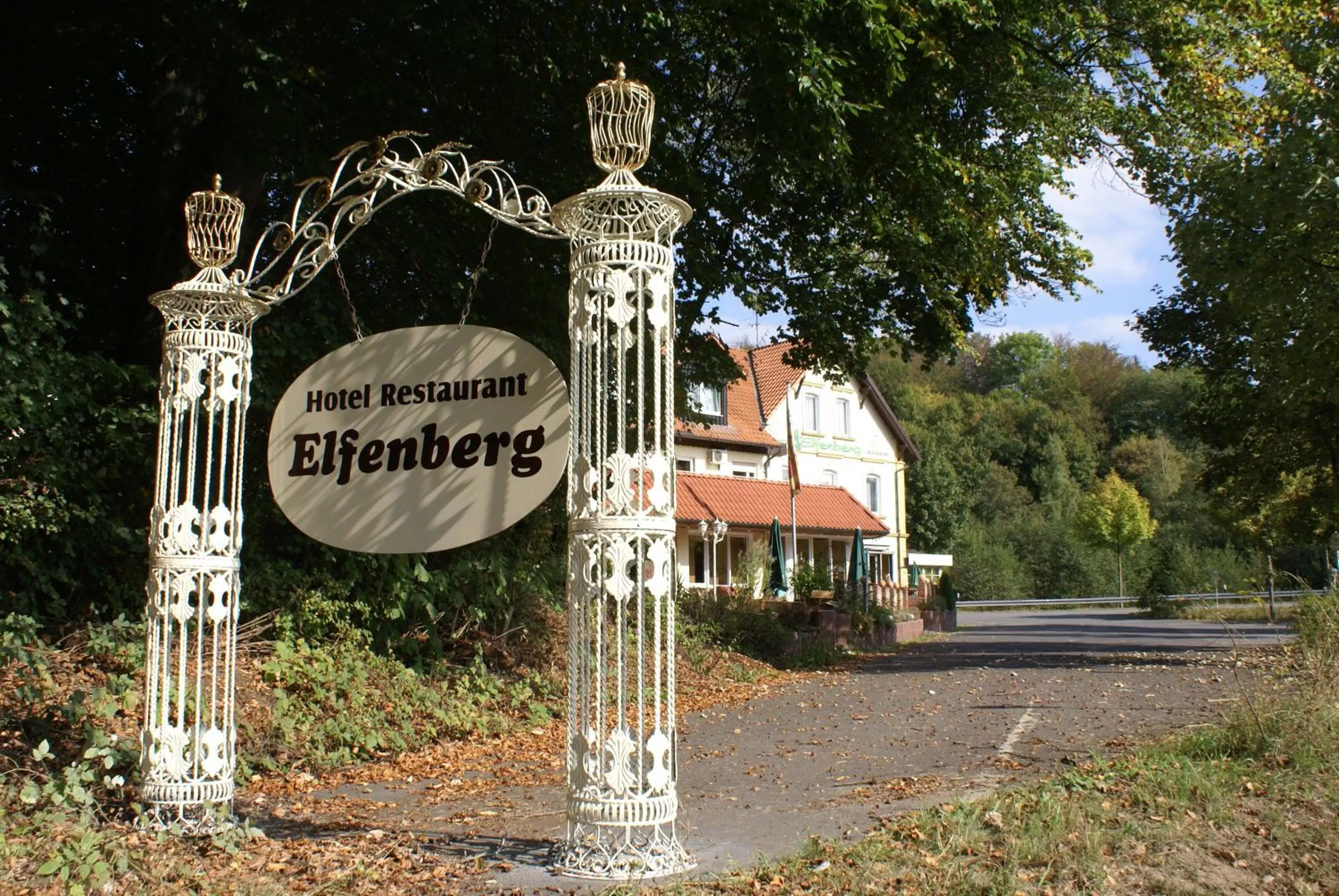 Facade/entrance in Hotel Elfenberg