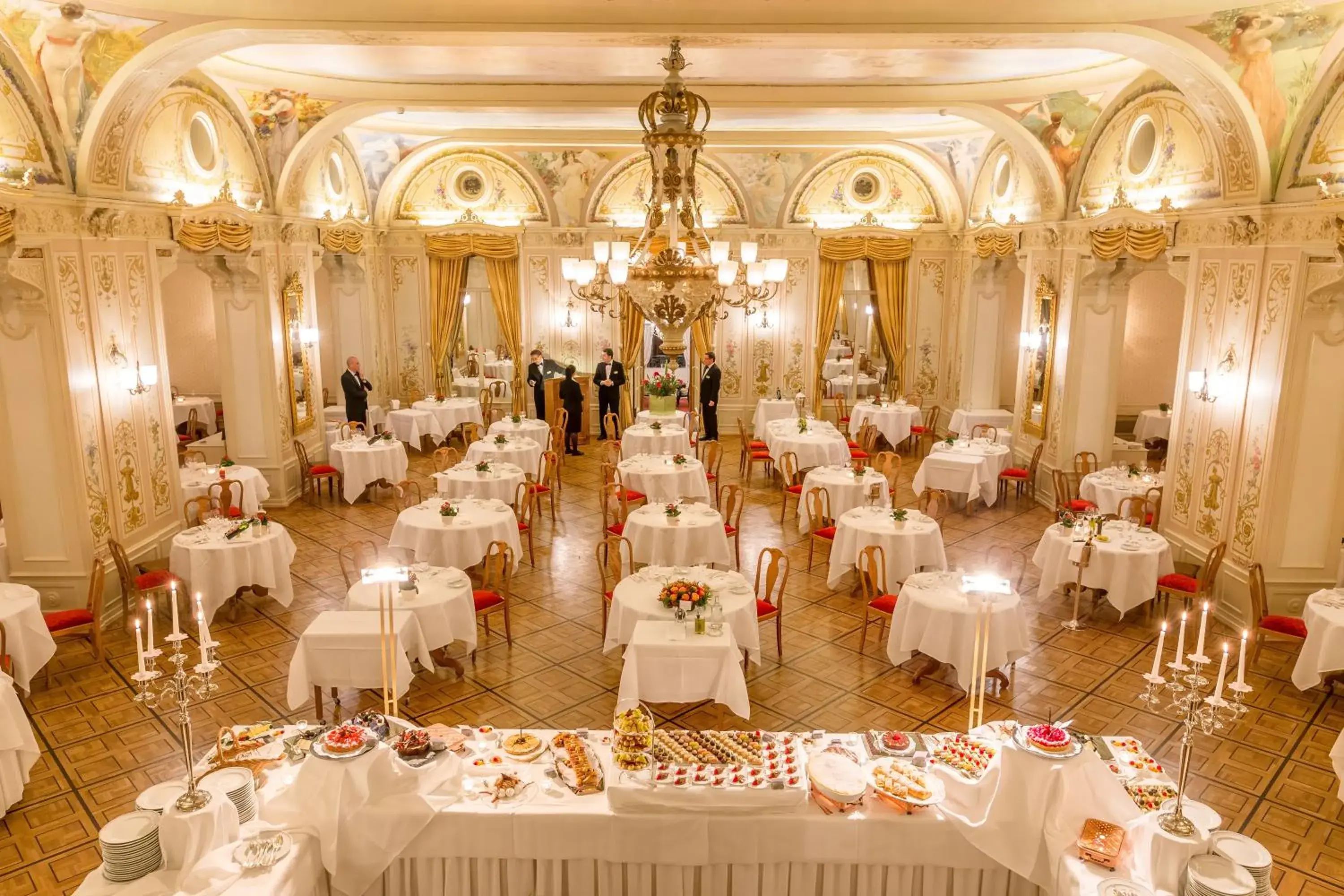 Restaurant/Places to Eat in Grand Hotel Kronenhof