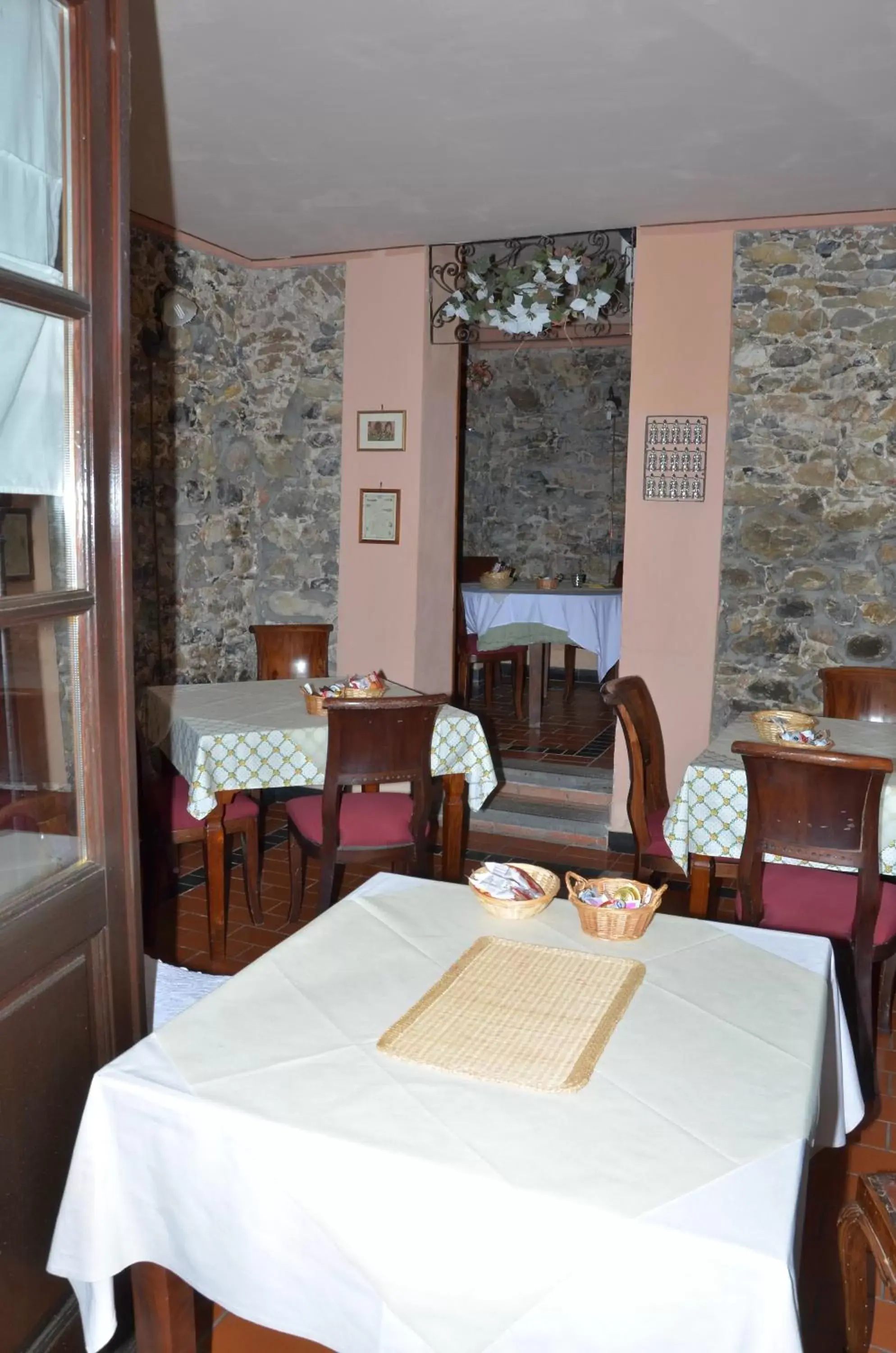 Restaurant/places to eat, Lobby/Reception in Locanda Dal Moccia