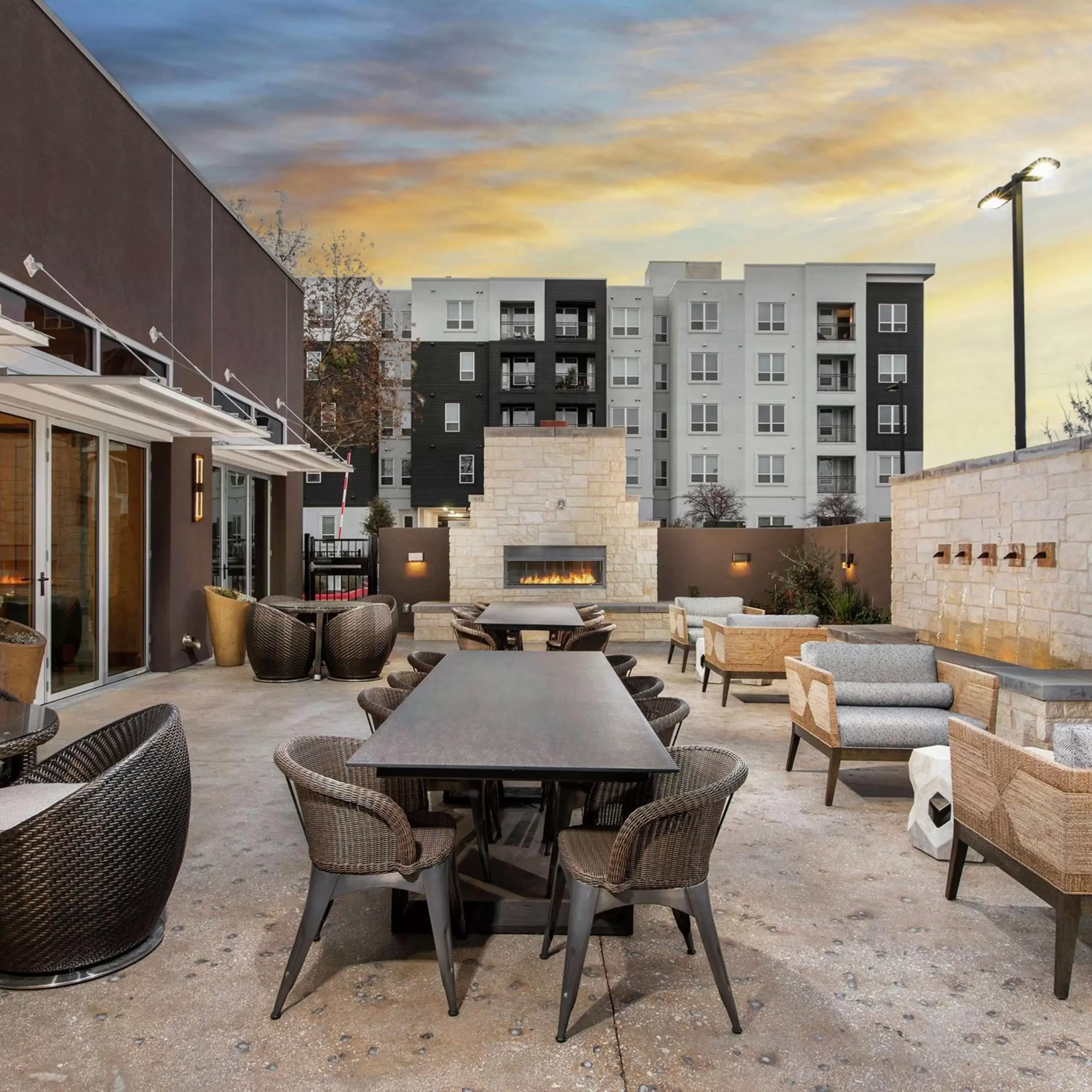 Inner courtyard view in DoubleTree by Hilton San Antonio Northwest - La Cantera Inner courtyard view in DoubleTree by Hilton San Antonio Northwest - La Cantera