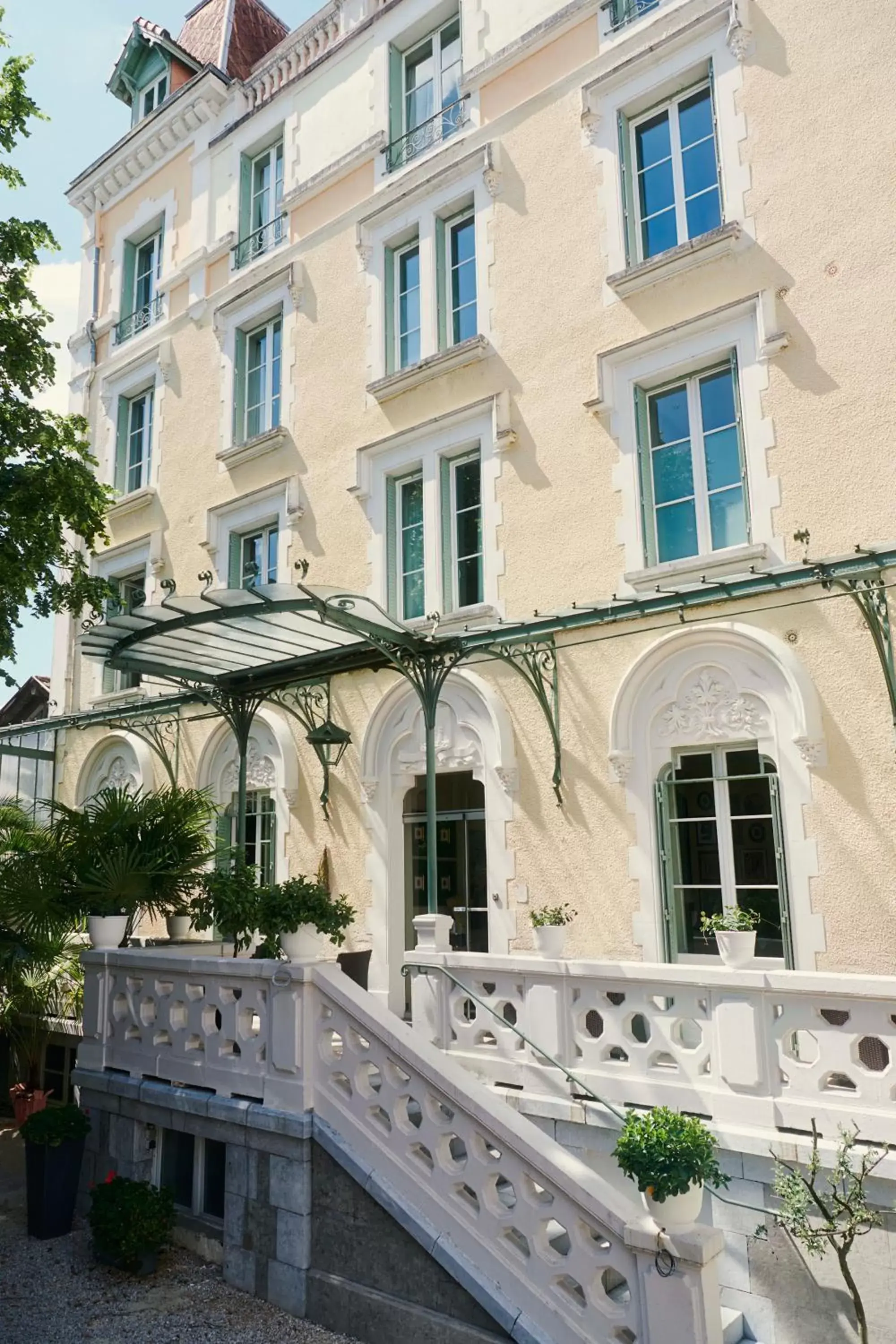 Property building in Hôtel Bristol Pau