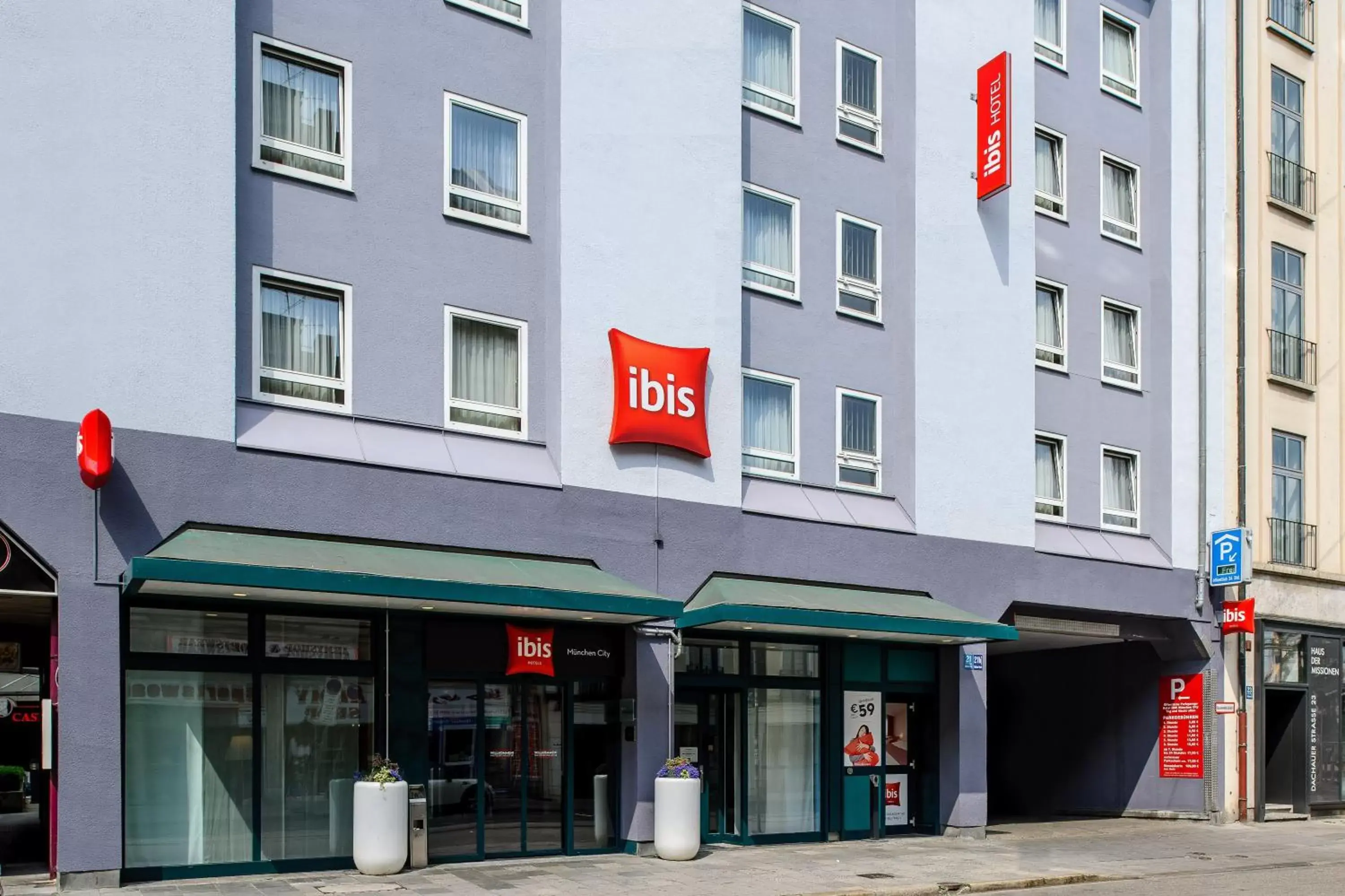 Property Building in ibis Hotel München City