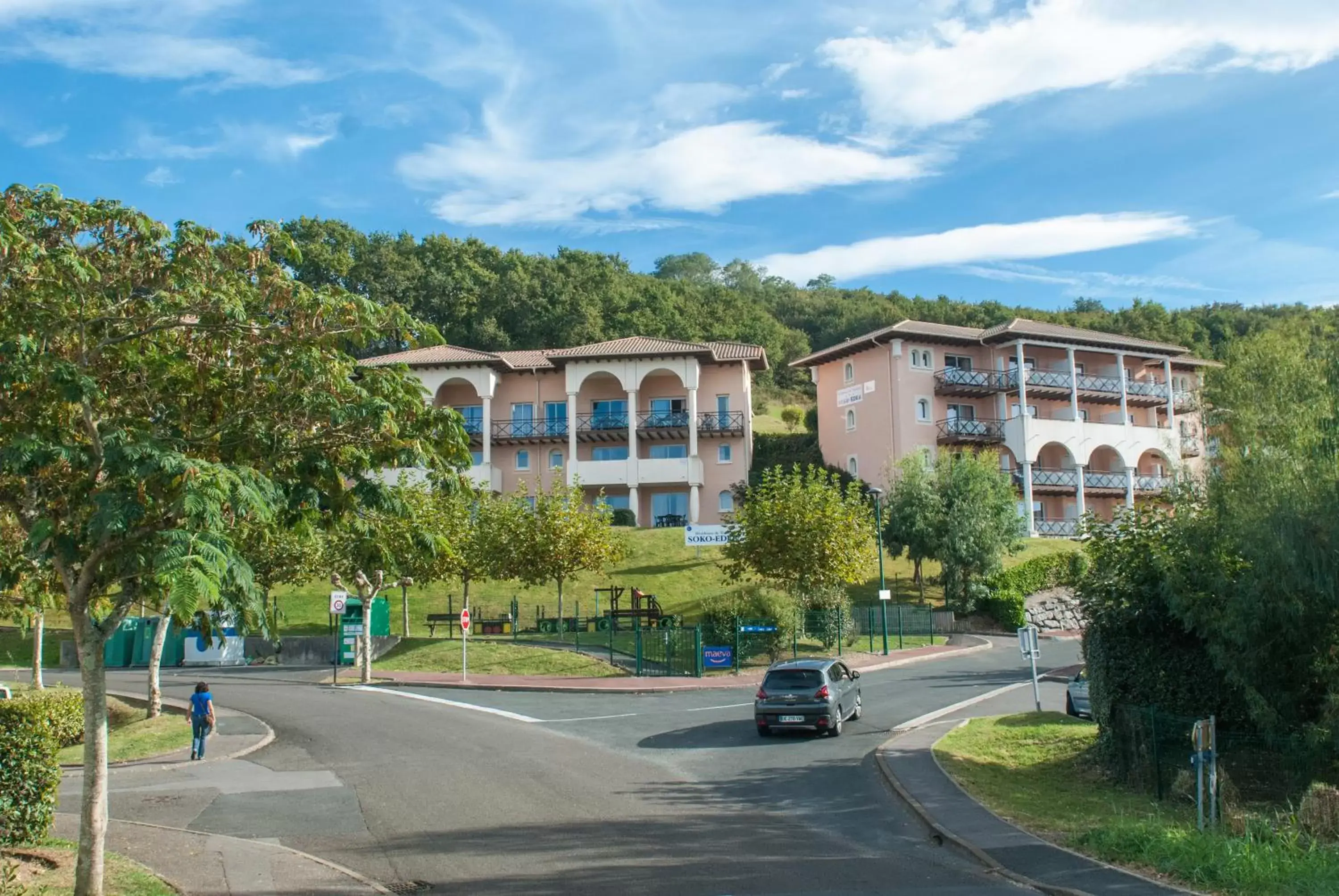 Facade/entrance, Property Building in Résidence Mer & Golf Soko-Eder