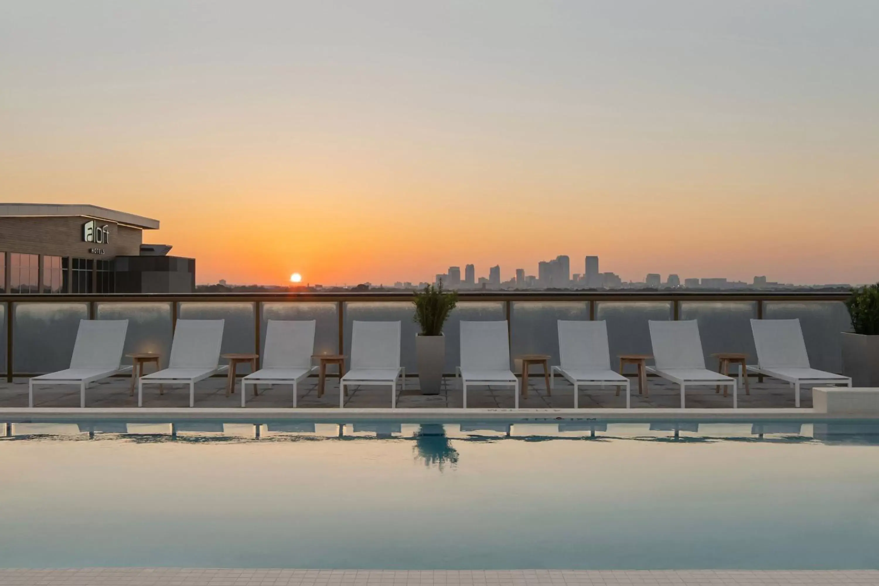 Swimming pool, Sunrise/Sunset in Aloft Tampa Midtown