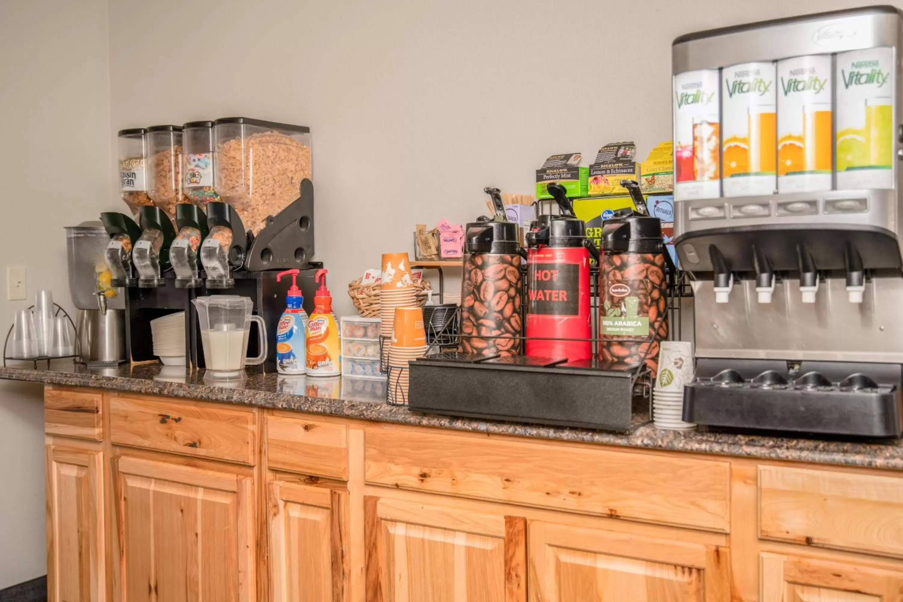 Breakfast in GreenTree Inn Montrose Breakfast in GreenTree Inn Montrose