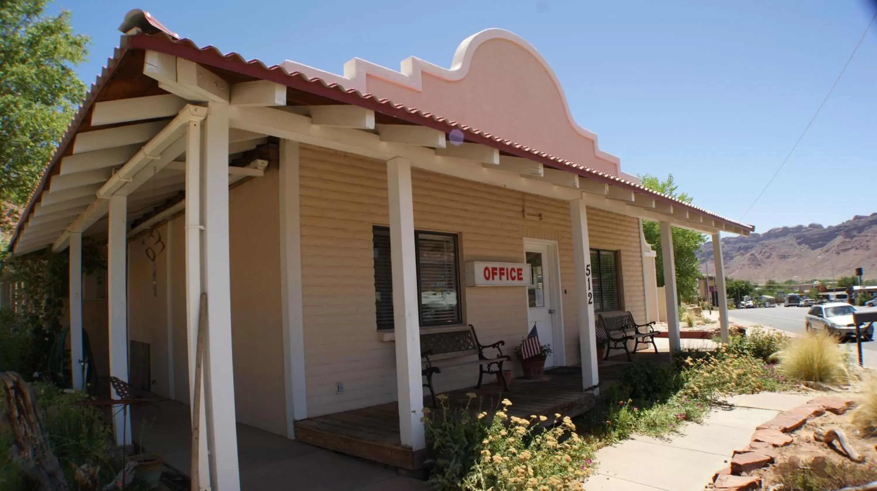 Facade/entrance, Property Building in Adventure Inn Moab