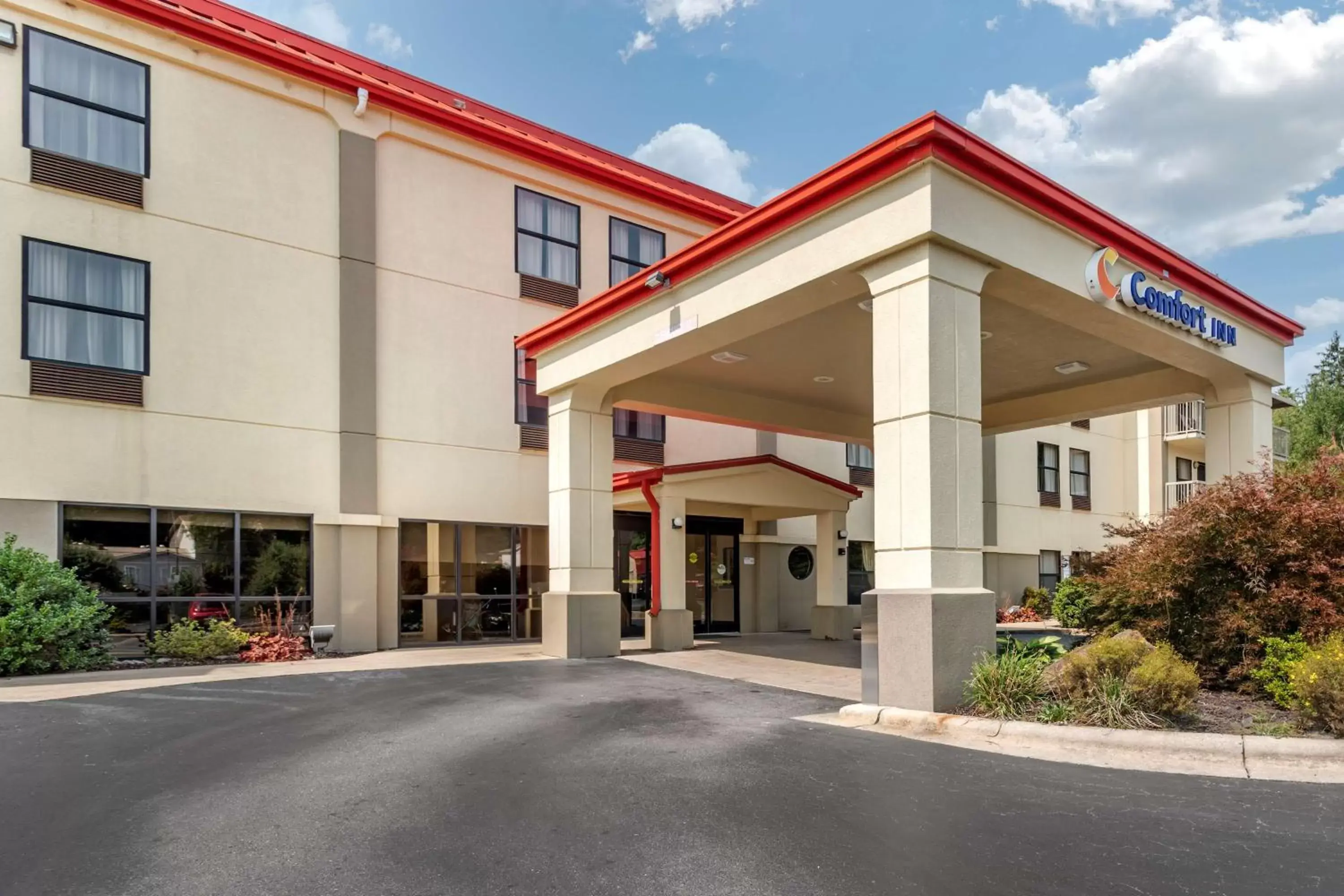 Property Building in Comfort Inn Asheville Biltmore West