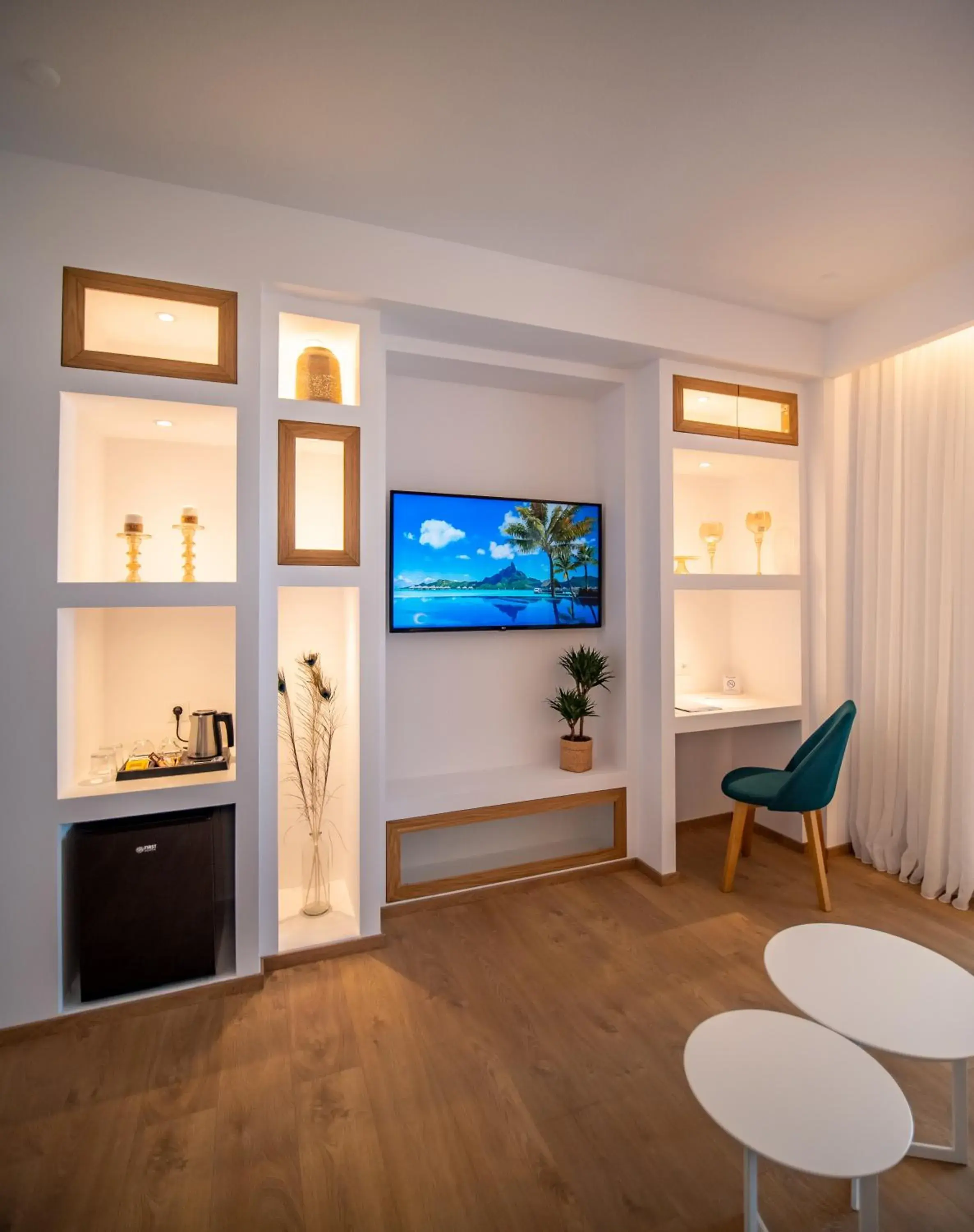 Bedroom, TV/Entertainment Center in Wyndham Loutraki Poseidon Resort